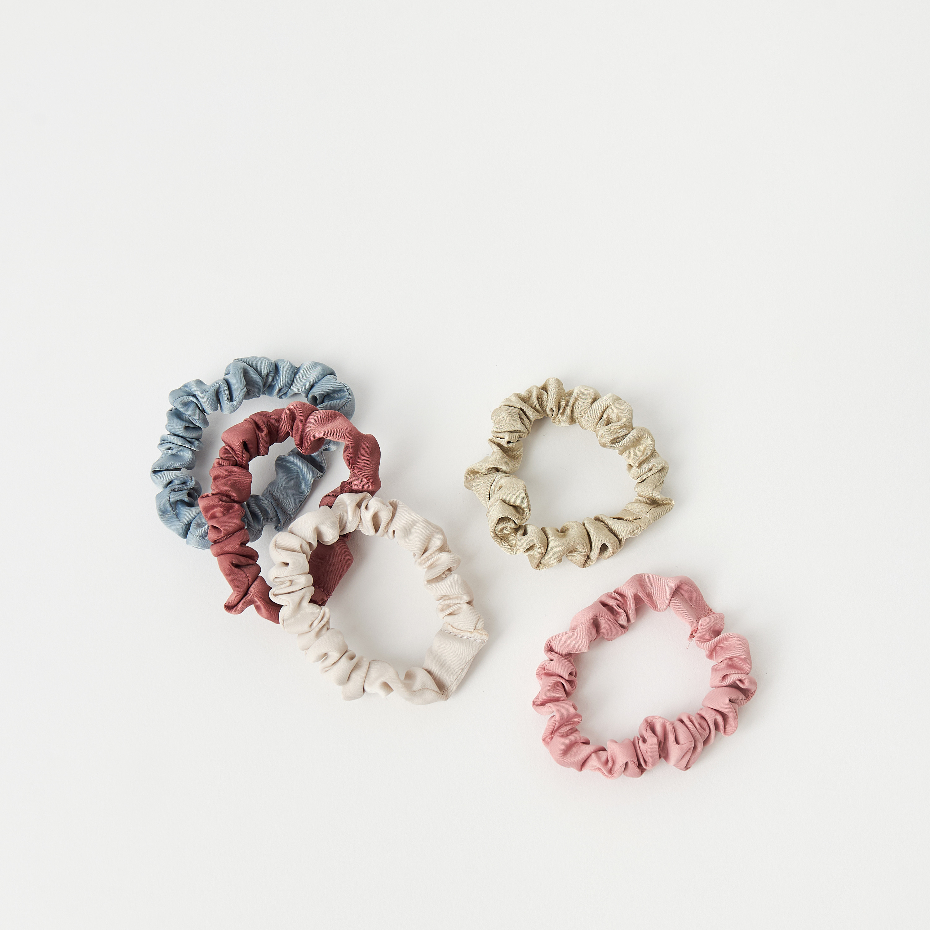 ربطات سكرانشي للشعر بارزة الملمس من تشارمز - طقم 5 قطع-girls-accessories-hairaccessories-image-1