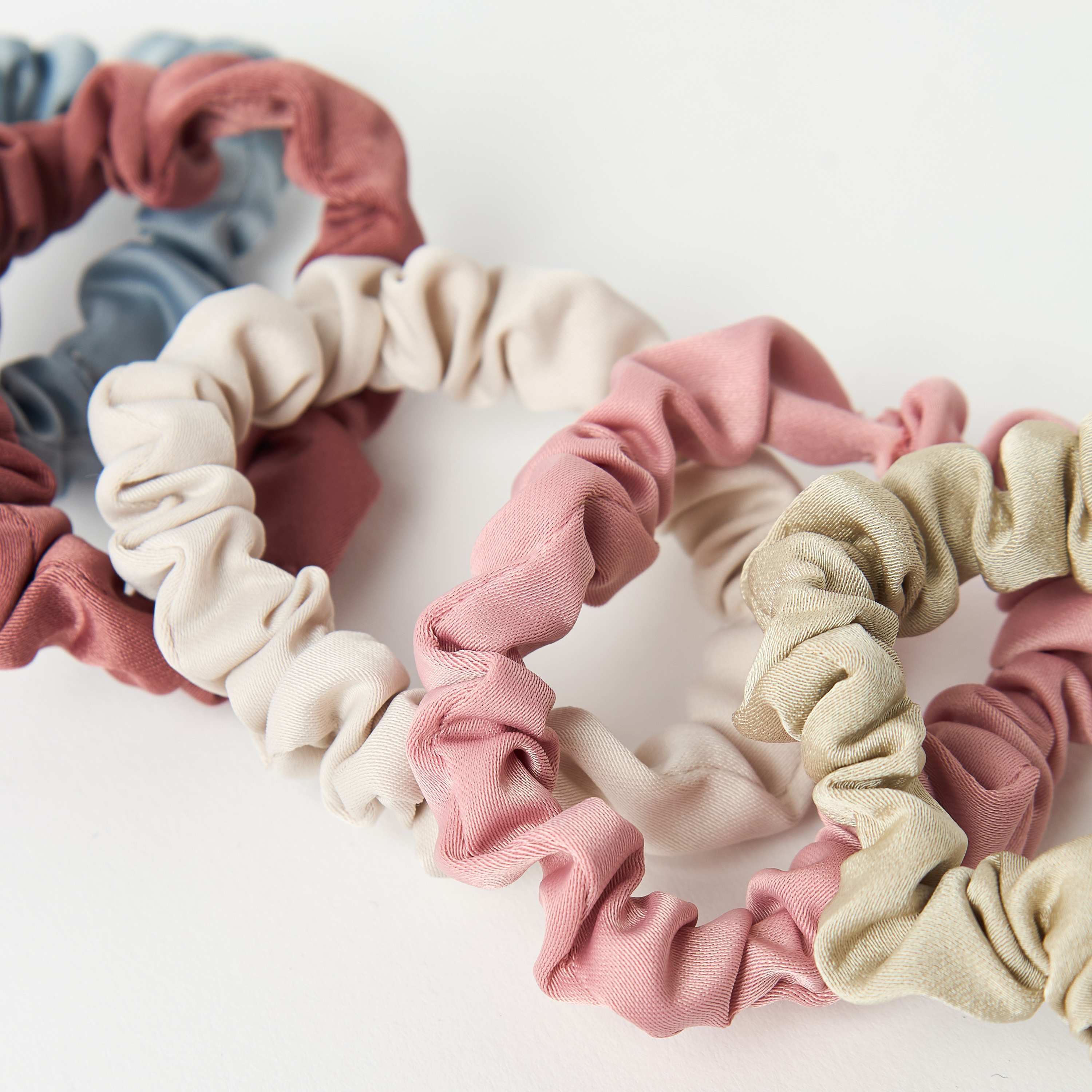 ربطات سكرانشي للشعر بارزة الملمس من تشارمز - طقم 5 قطع-girls-accessories-hairaccessories-image-4