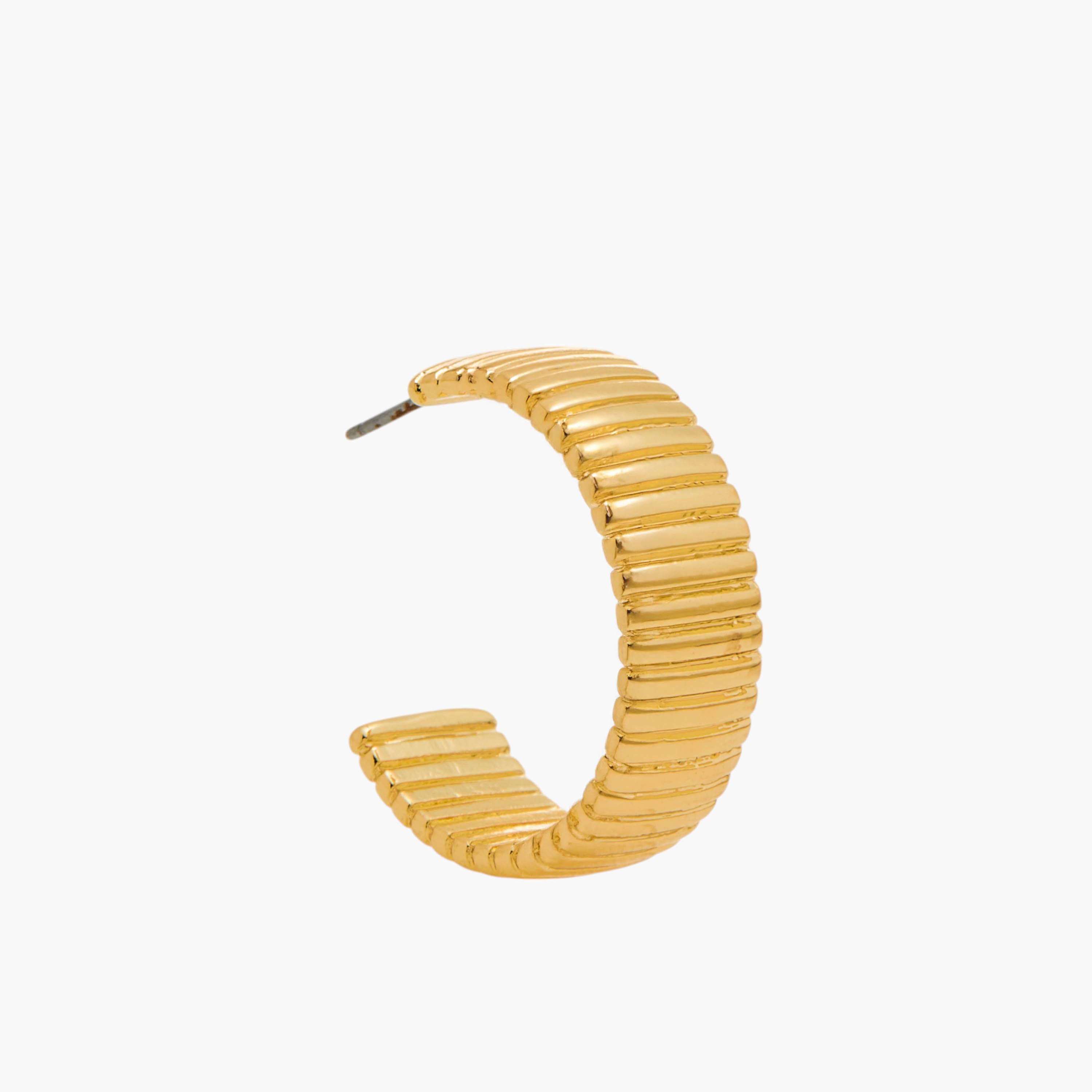 حلقان طوق ميتاليك بارزة الملمس بمكبس إغلاق خلفي - طقم 3 أزواج-women-watchesandjewellery-jewellery-earrings-image-3