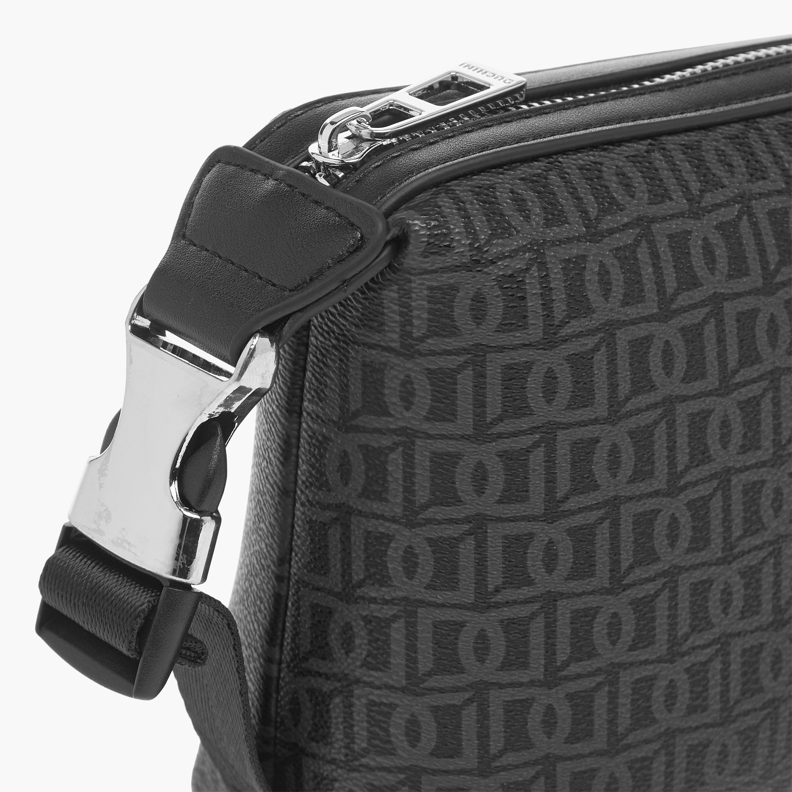 شنطة صغيرة بسحاب إغلاق وتفاصيل إبزيم بطبعات مونوغرام من دوتشيني-men-beltsandwallets-wallets-image-4