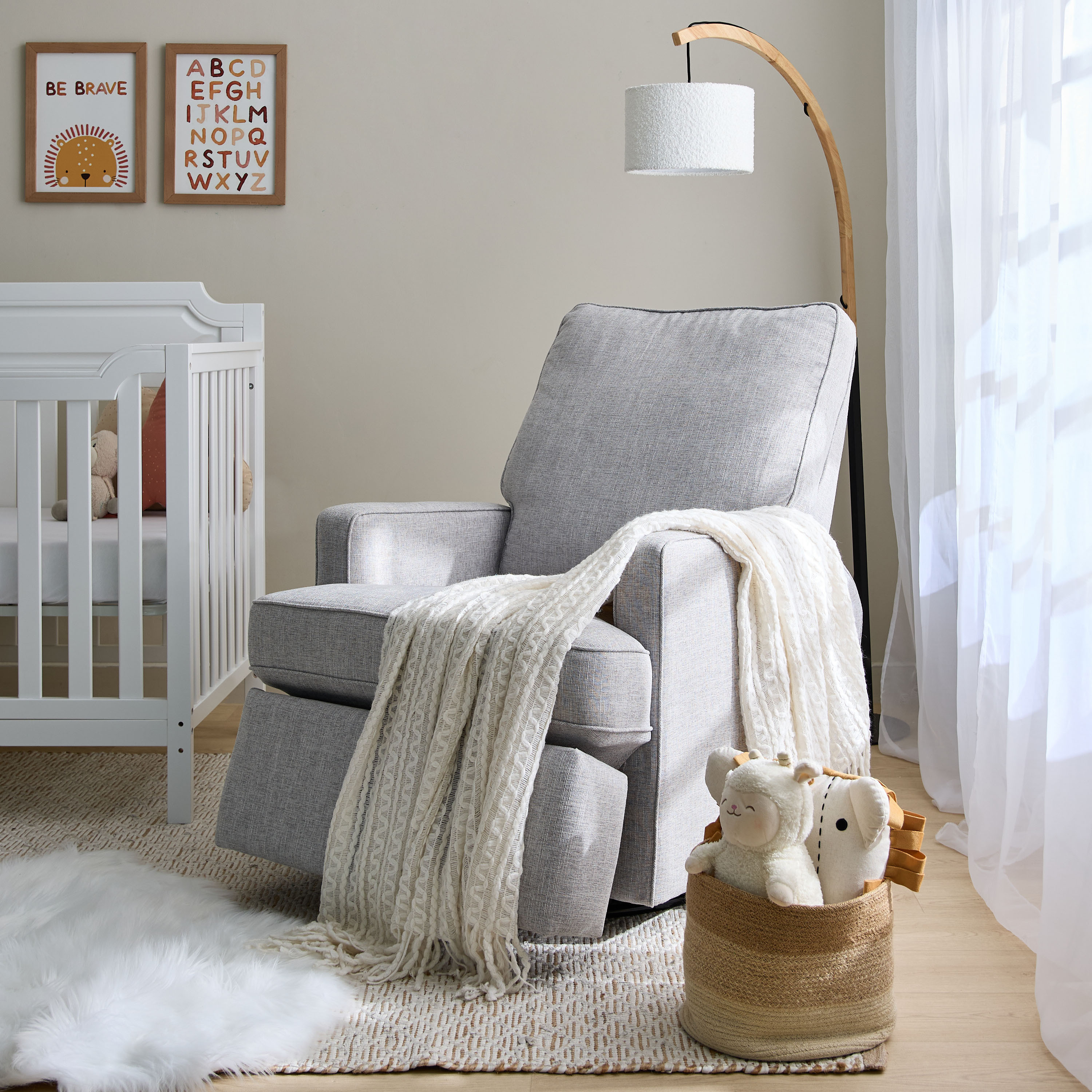 كرسي استرخاء كوين بمقعدين منزلق من جيجلز-baby-nursery-furniture-rockingchairs-image-1