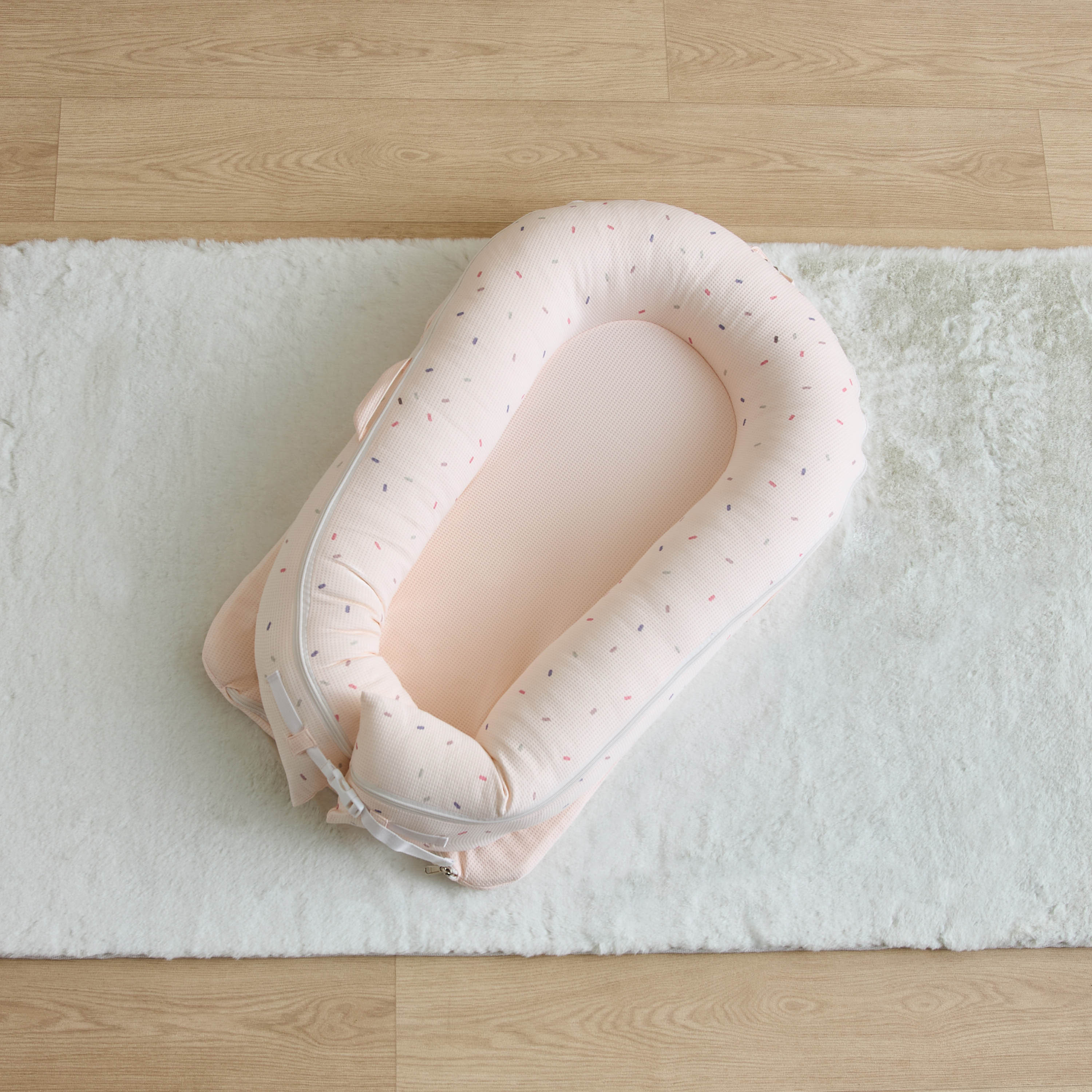 شنطة نوم وافل بارز الملمس وطبعات مع ناموسية من جيجلز-baby-nursery-blanketsandswaddles-swaddlesandsleepingbags-image-5