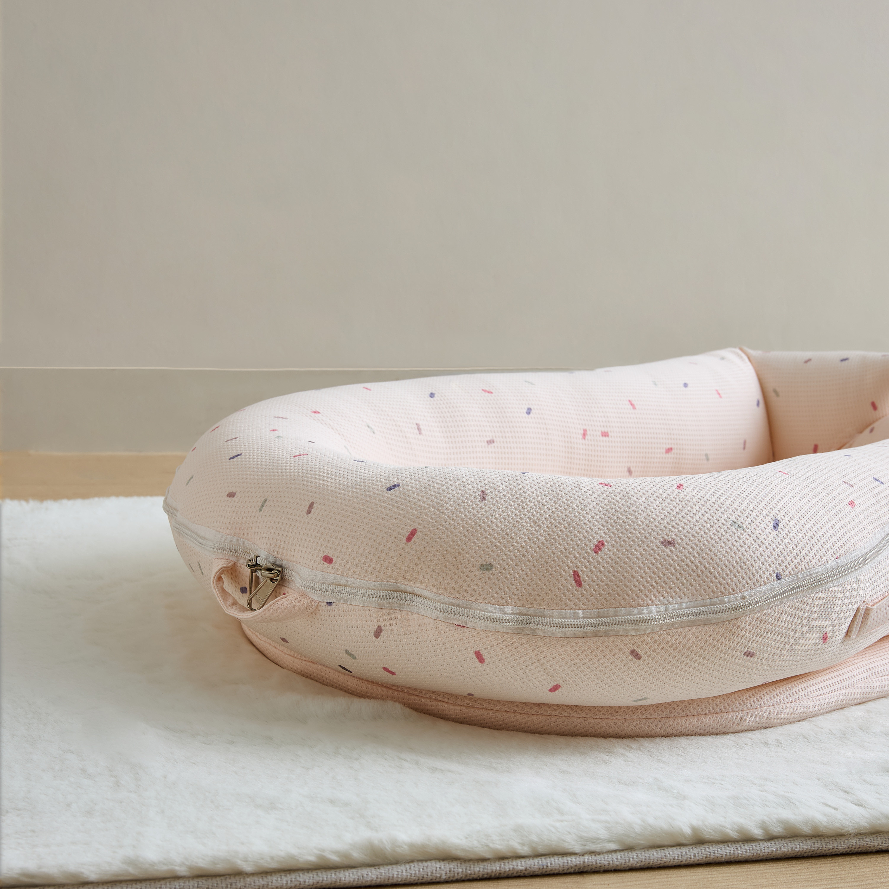 شنطة نوم وافل بارز الملمس وطبعات مع ناموسية من جيجلز-baby-nursery-blanketsandswaddles-swaddlesandsleepingbags-image-9