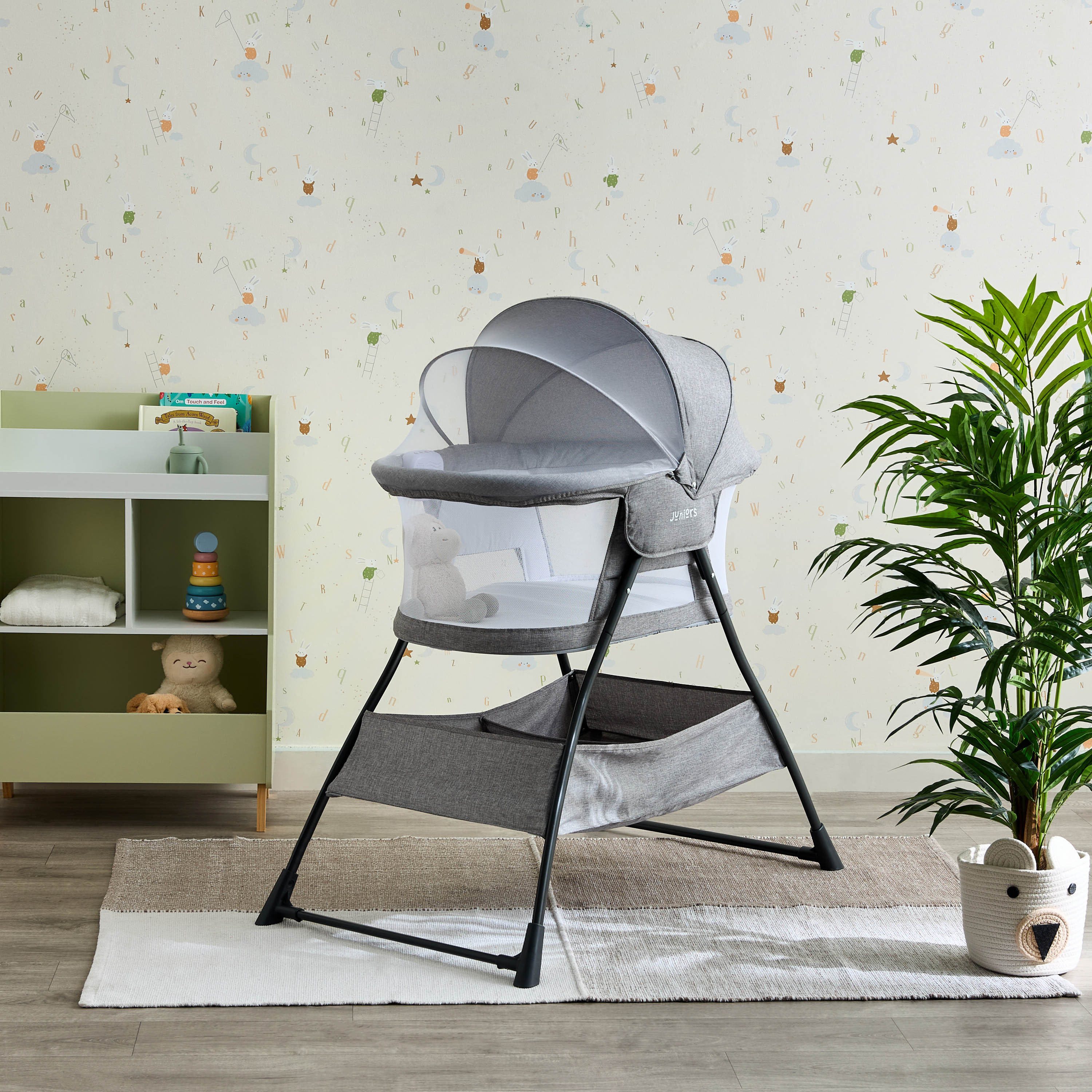 سرير أطفال بموسيقى وهز هارولد من جونيورز-baby-nursery-furniture-cribsandbeds-bassinets-image-1