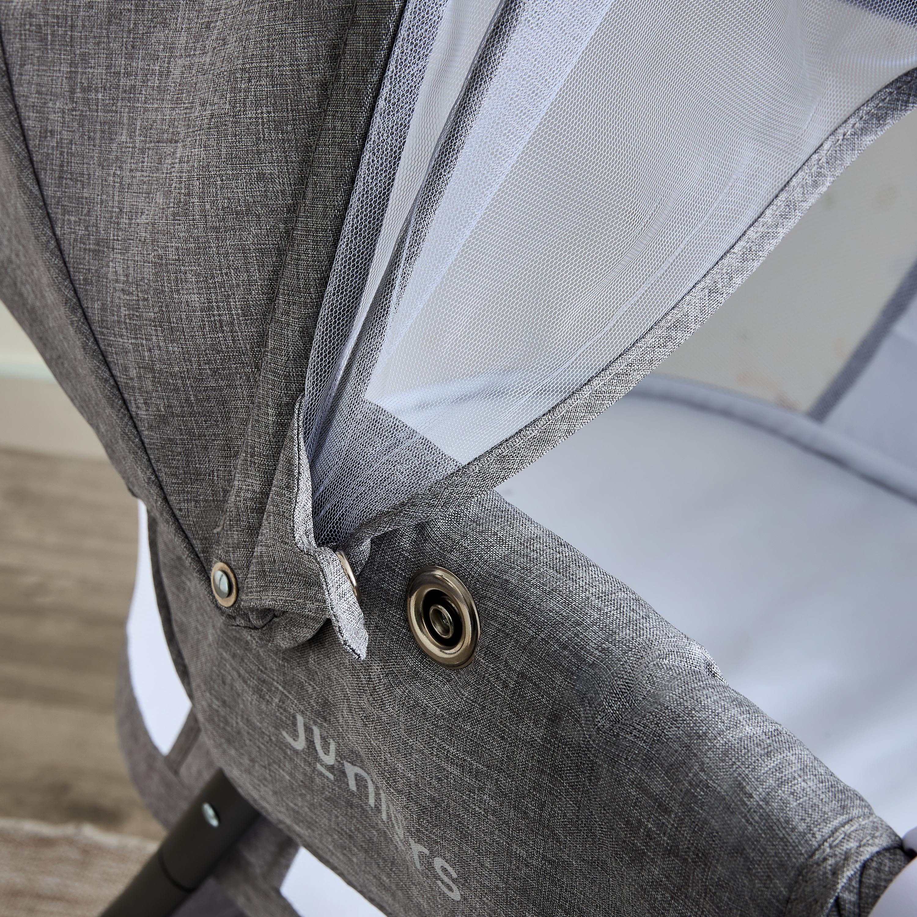 سرير أطفال بموسيقى وهز هارولد من جونيورز-baby-nursery-furniture-cribsandbeds-bassinets-image-6