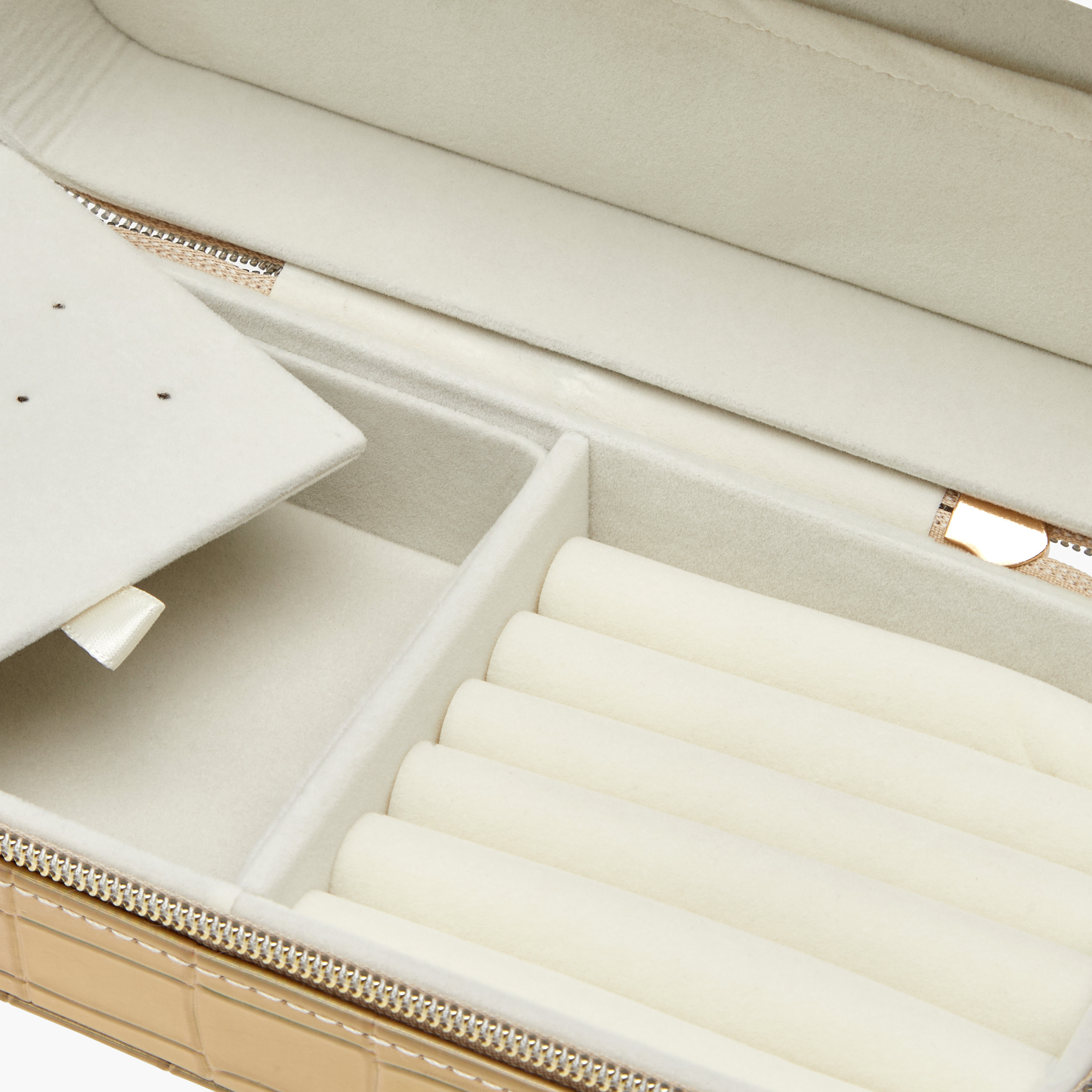 Textured Jewellery Organiser Box with Handle - 20x10x7 cms-women-watchesandjewellery-jewellery-storage-image-5