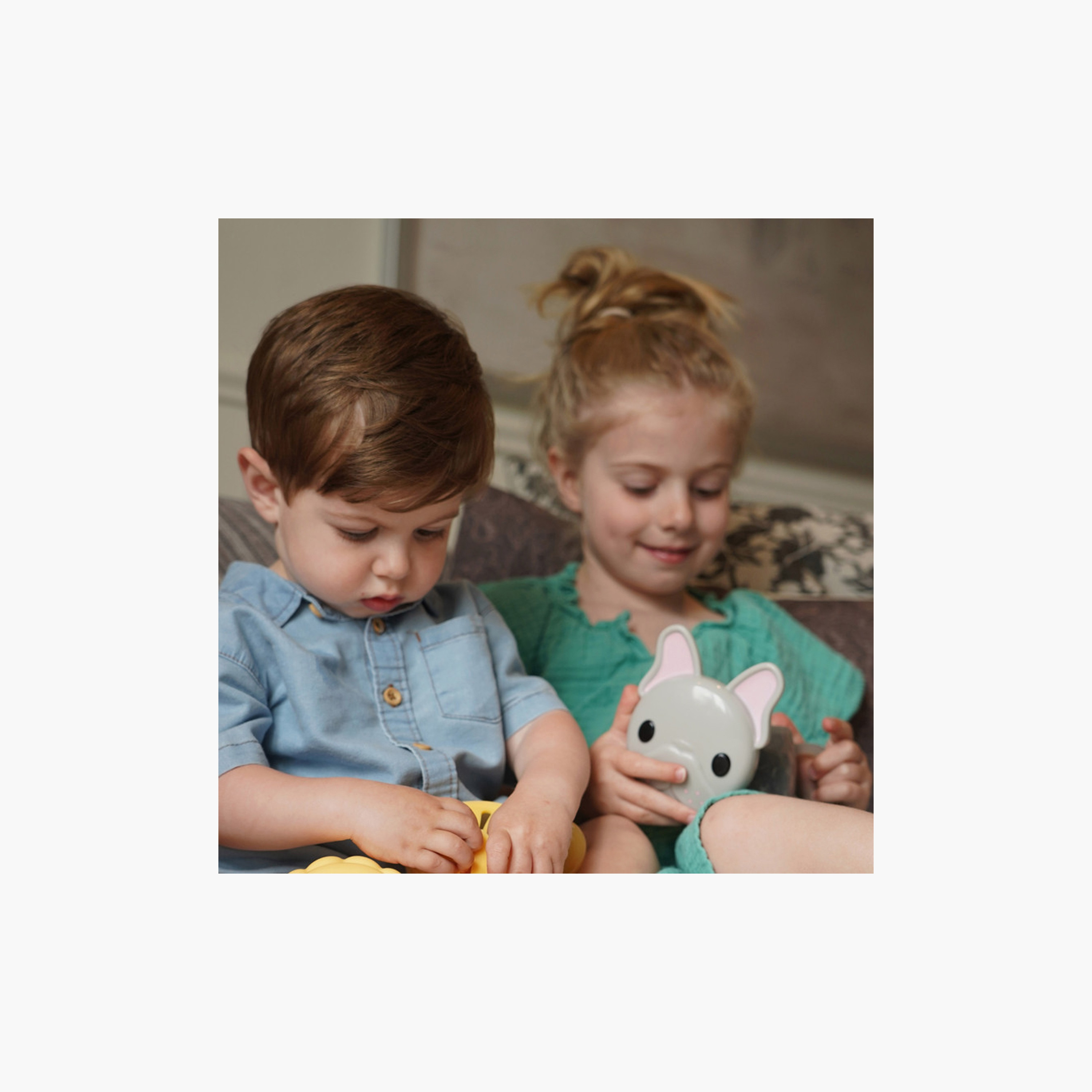Melii Snack Container with Finger Trap - Bulldog - Grey & Pink-baby-feeding-mealtimeessentials-image-4