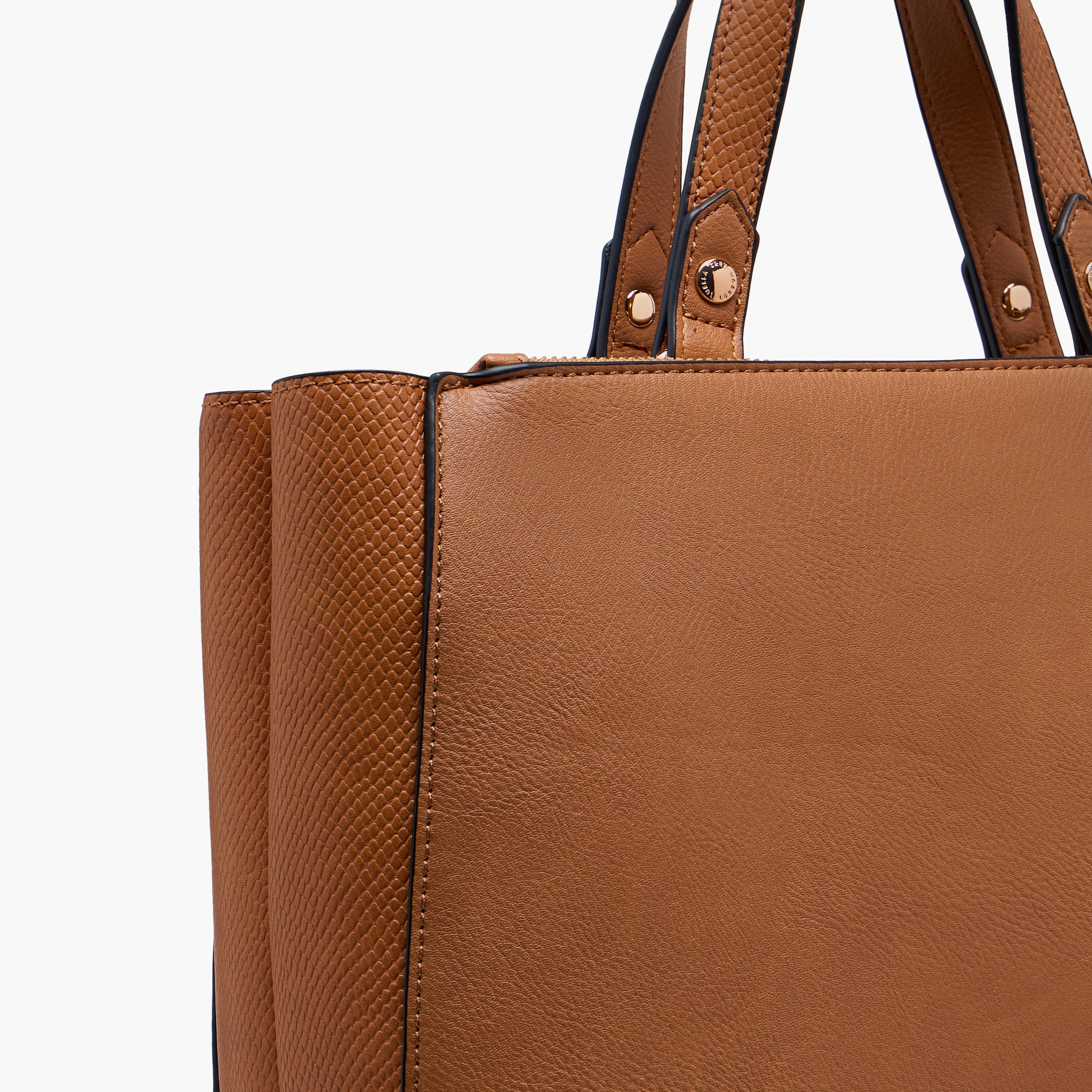 شنطة توت بارزة الملمس بزر إغلاق وحزام قابل للفصل من لويلا جراي-women-bagsandwallets-handbags-image-7