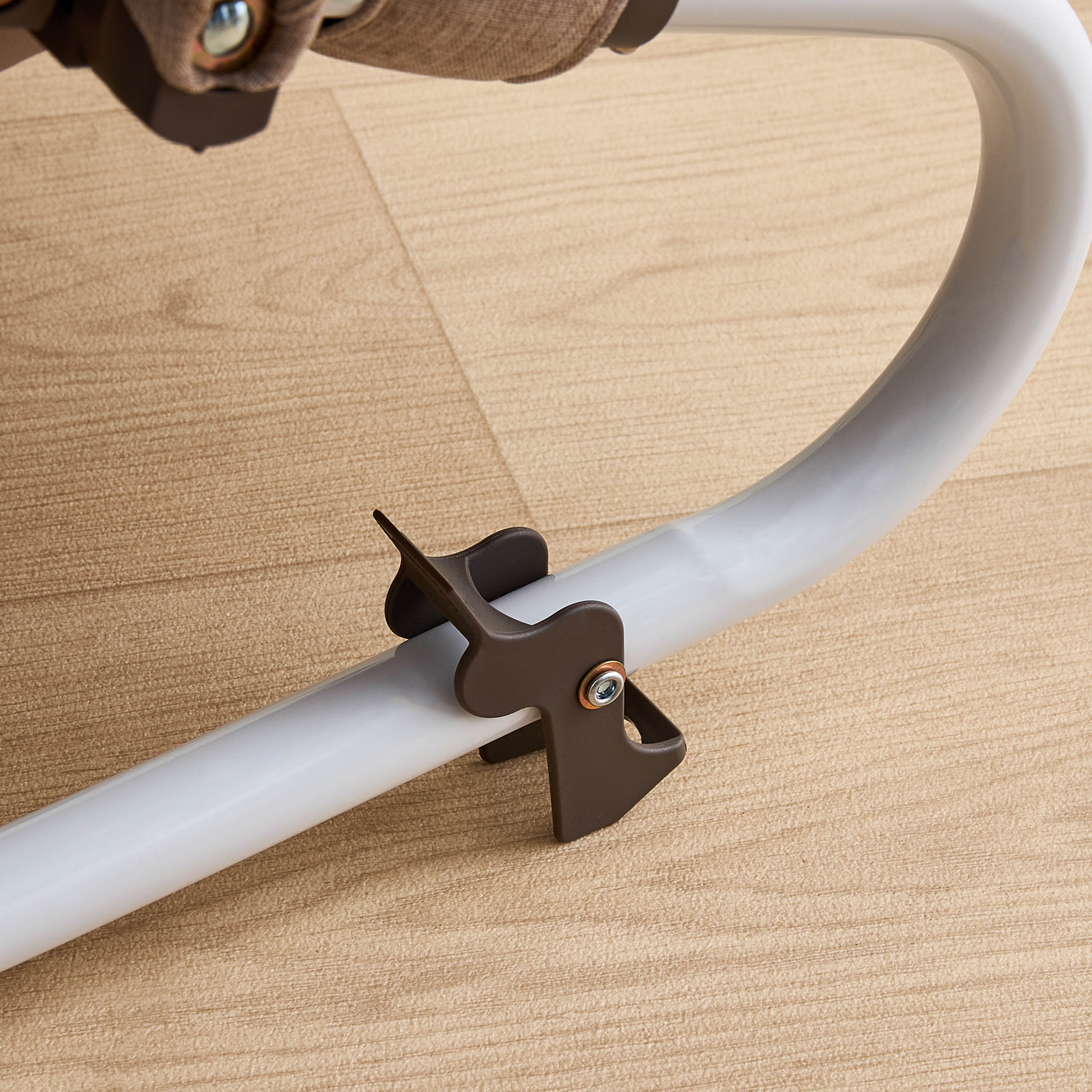 كرسي هزّاز فوسيل مع شريط ألعاب من جونيورز-baby-infantactivity-rockers-image-2