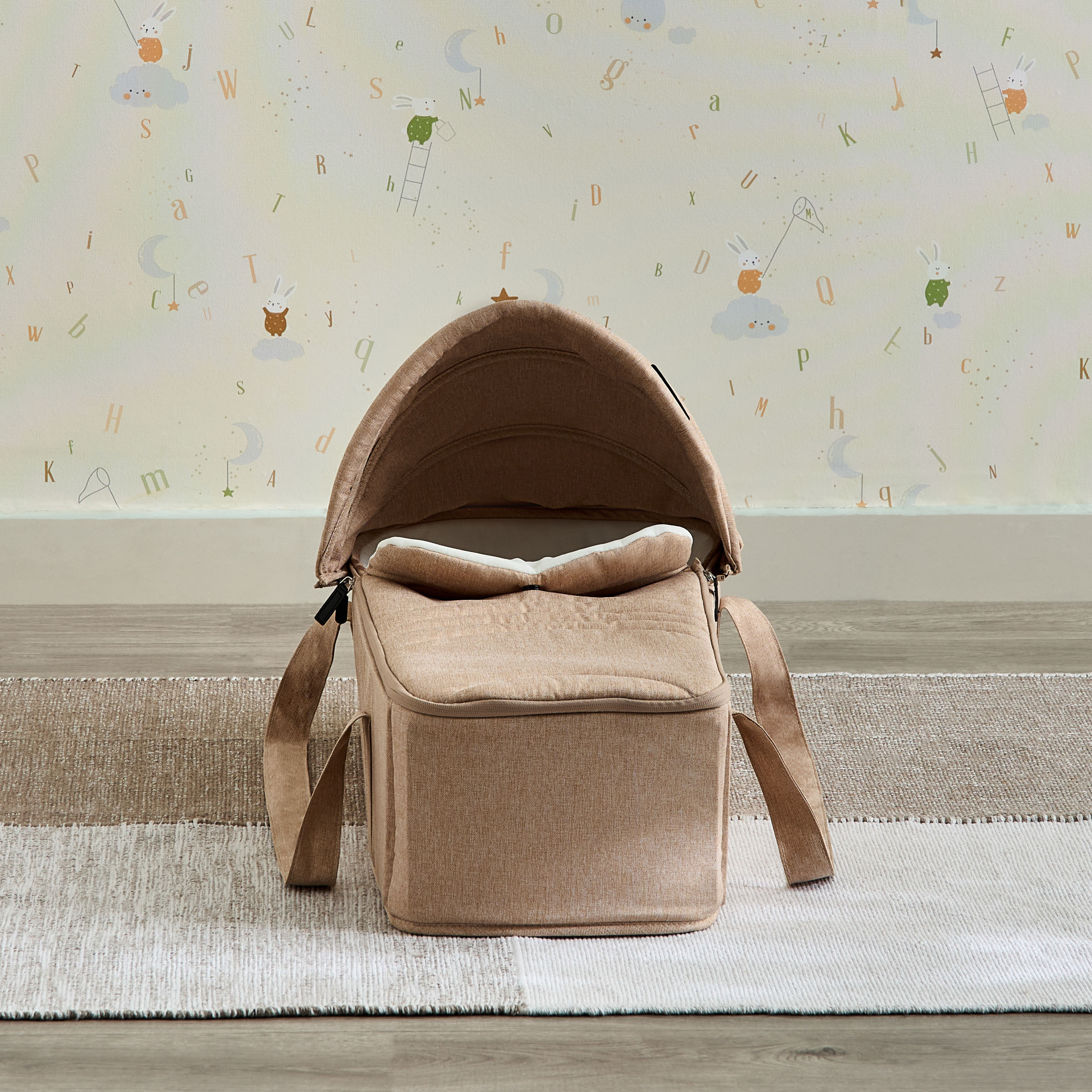 مهد أطفال محمول جيمي من جونيورز-baby-nursery-furniture-mosesbaskets-image-2