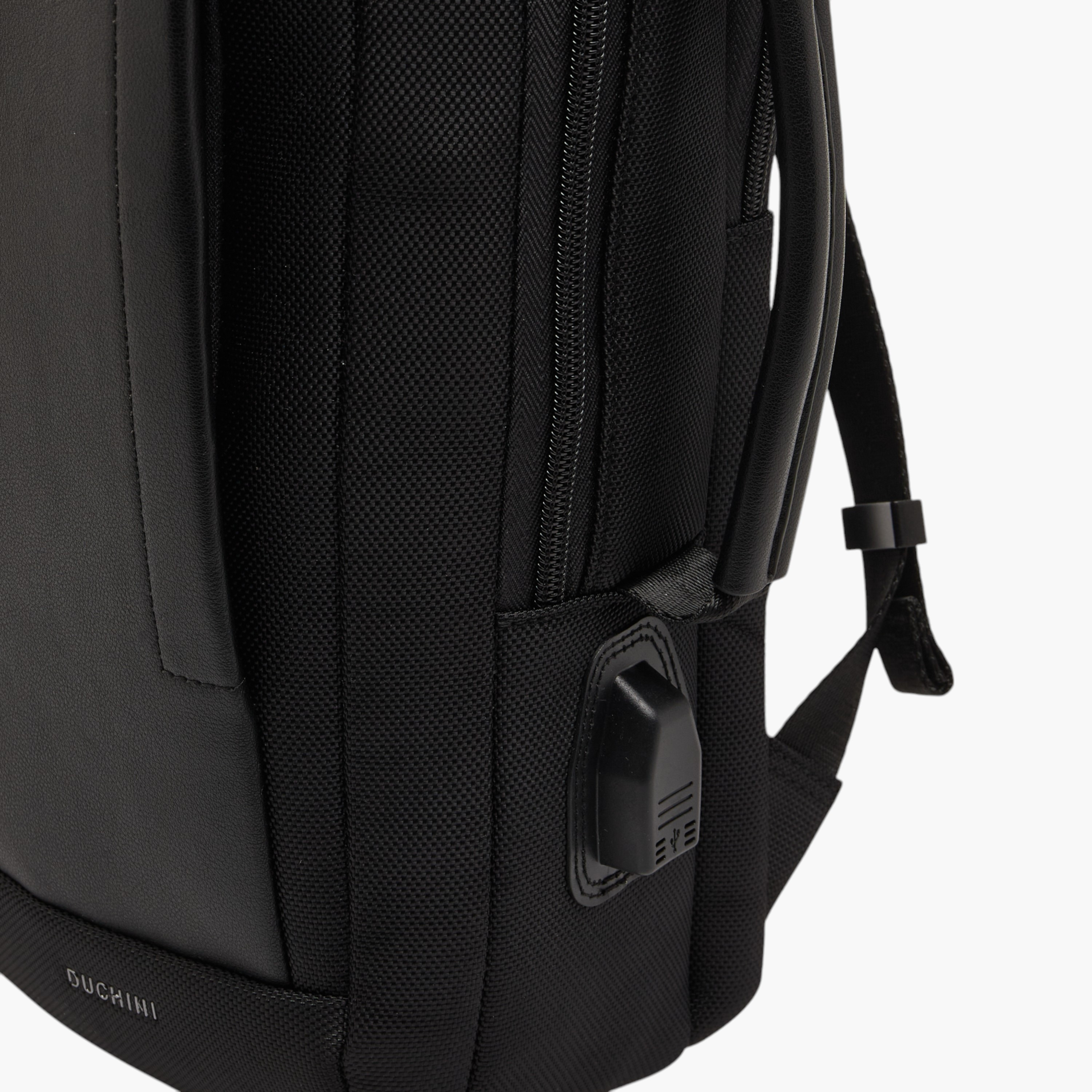 شنطة ظهر سادة بحمالات قابلة للتعديل ومقبض من دوتشيني-men-bags-image-7
