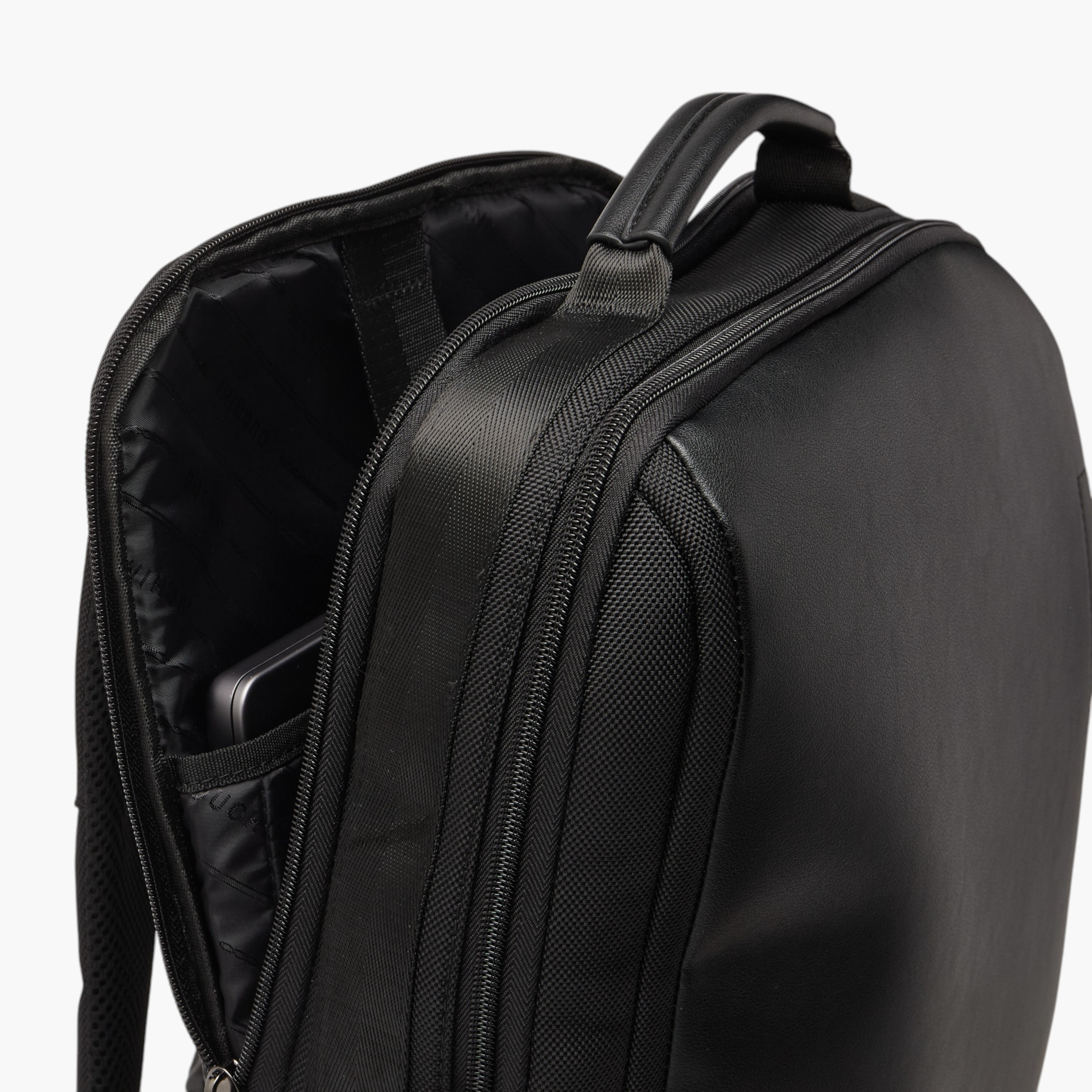 شنطة ظهر سادة بحمالات قابلة للتعديل ومقبض من دوتشيني-men-bags-image-10