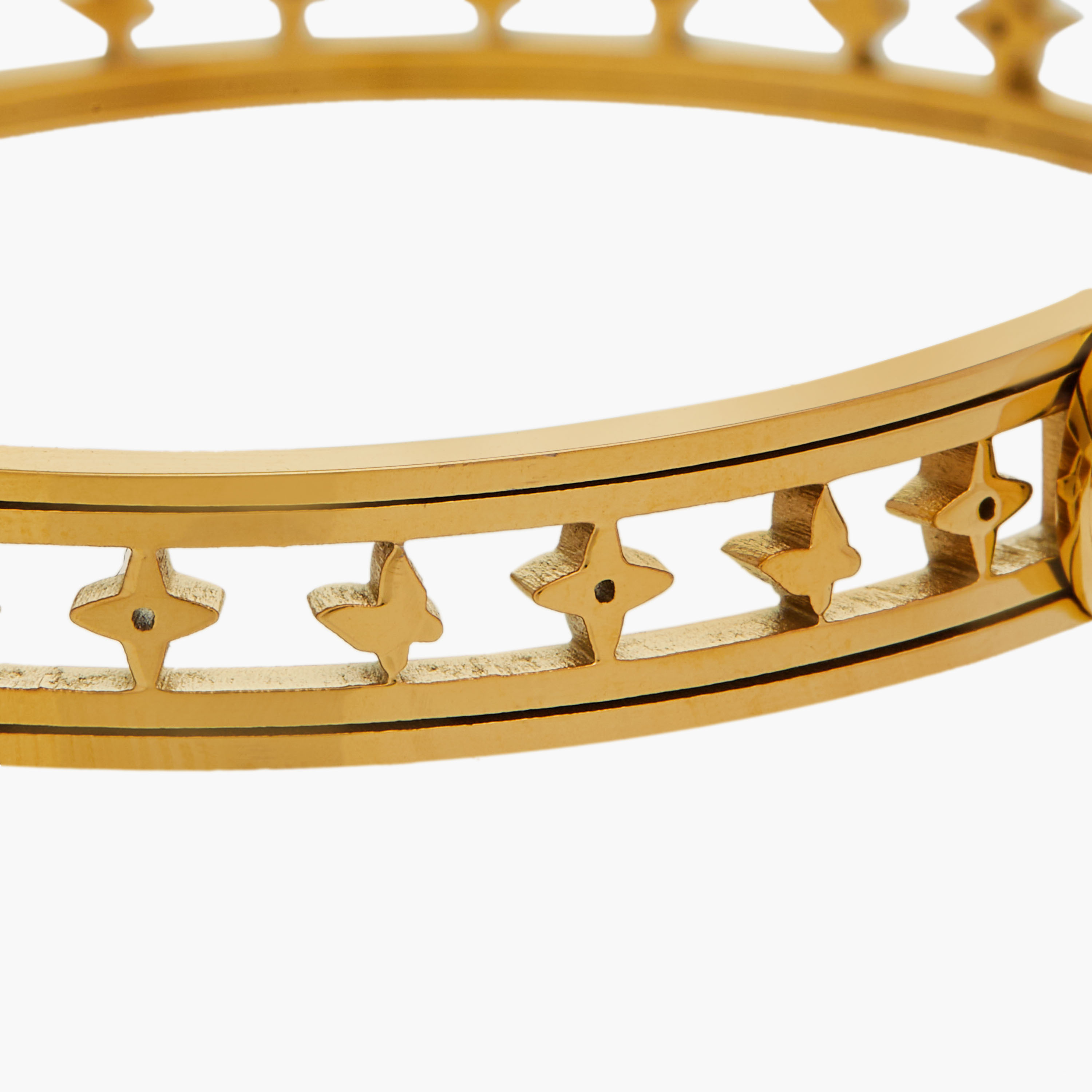 سوار بمشبك مطلي بالمينا مع تفاصيل زهرة البرسيم-women-watchesandjewellery-jewellery-banglesandbracelets-image-6