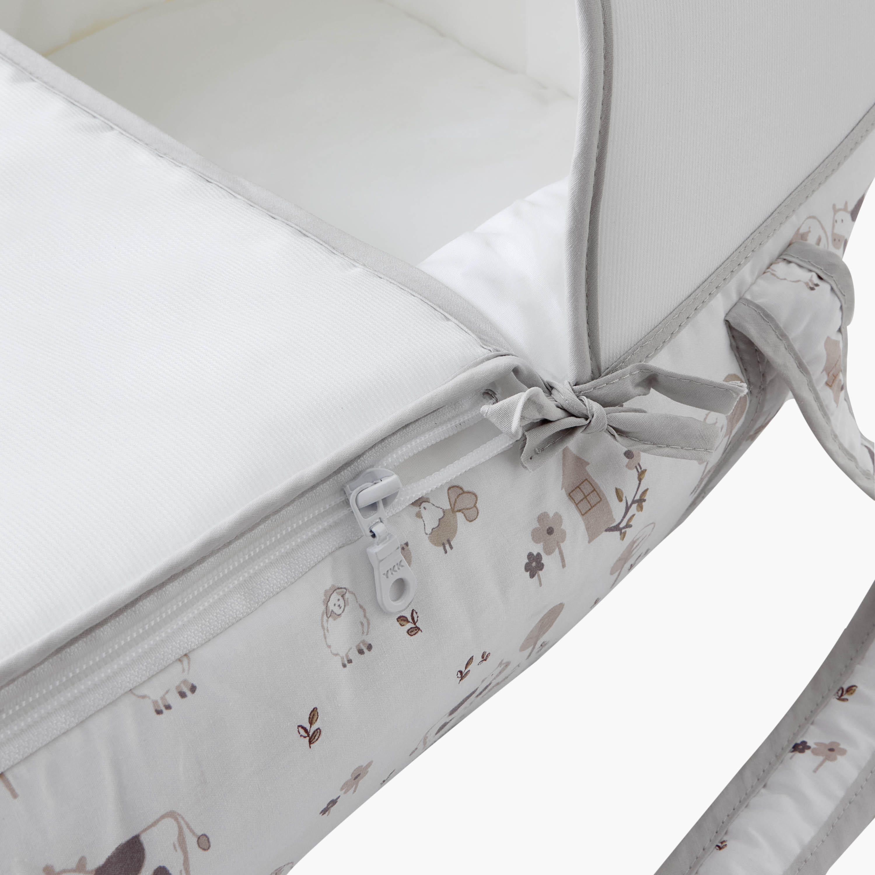 مهد حمل أطفال جيسي بطبعات ومظلة من جونيورز-baby-gear-carrycots-image-1