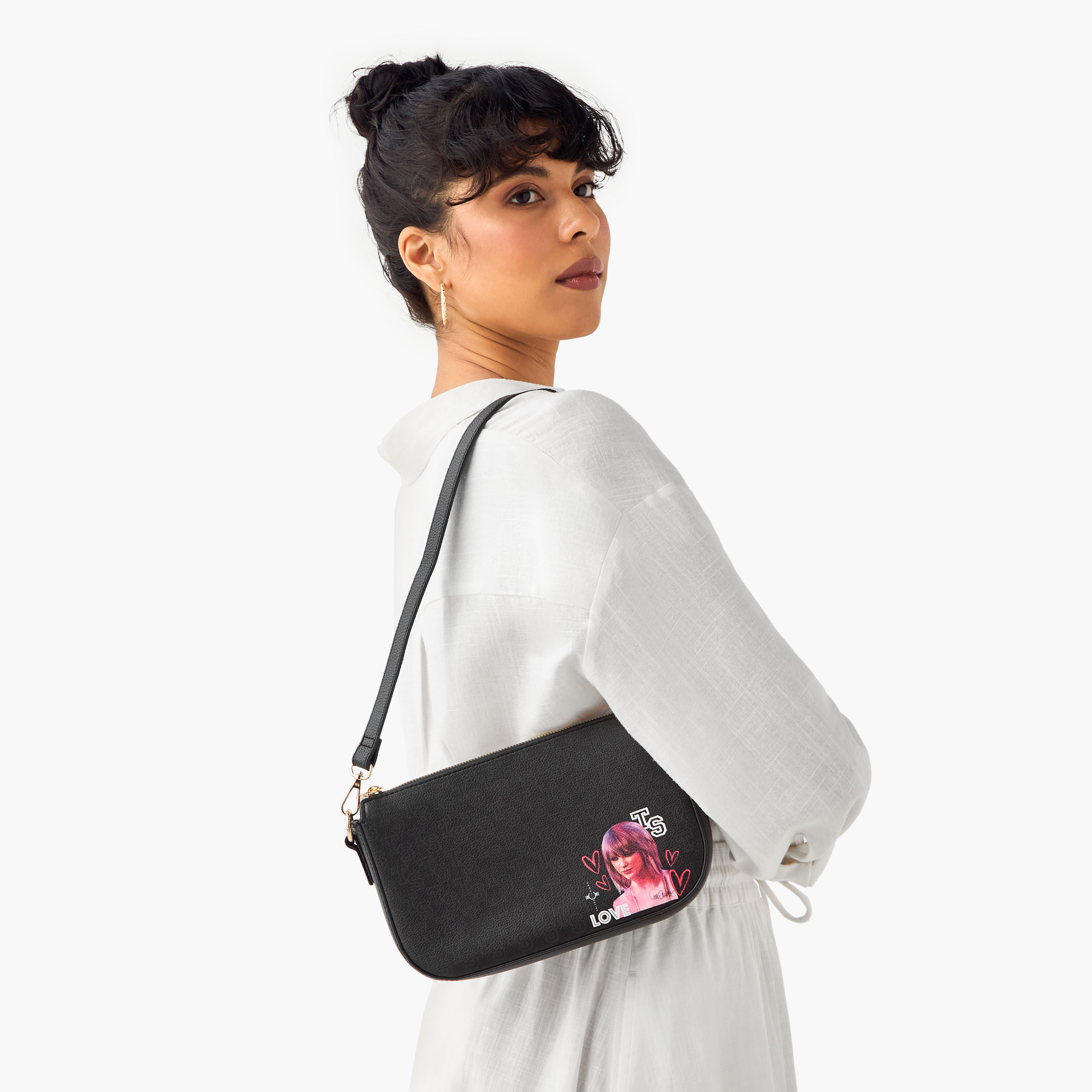 شنطة كتف بحزام قابل للإزالة وسحاب إغلاق وطبعات تايلور سويفت من ساشا-women-bagsandwallets-handbags-image-2