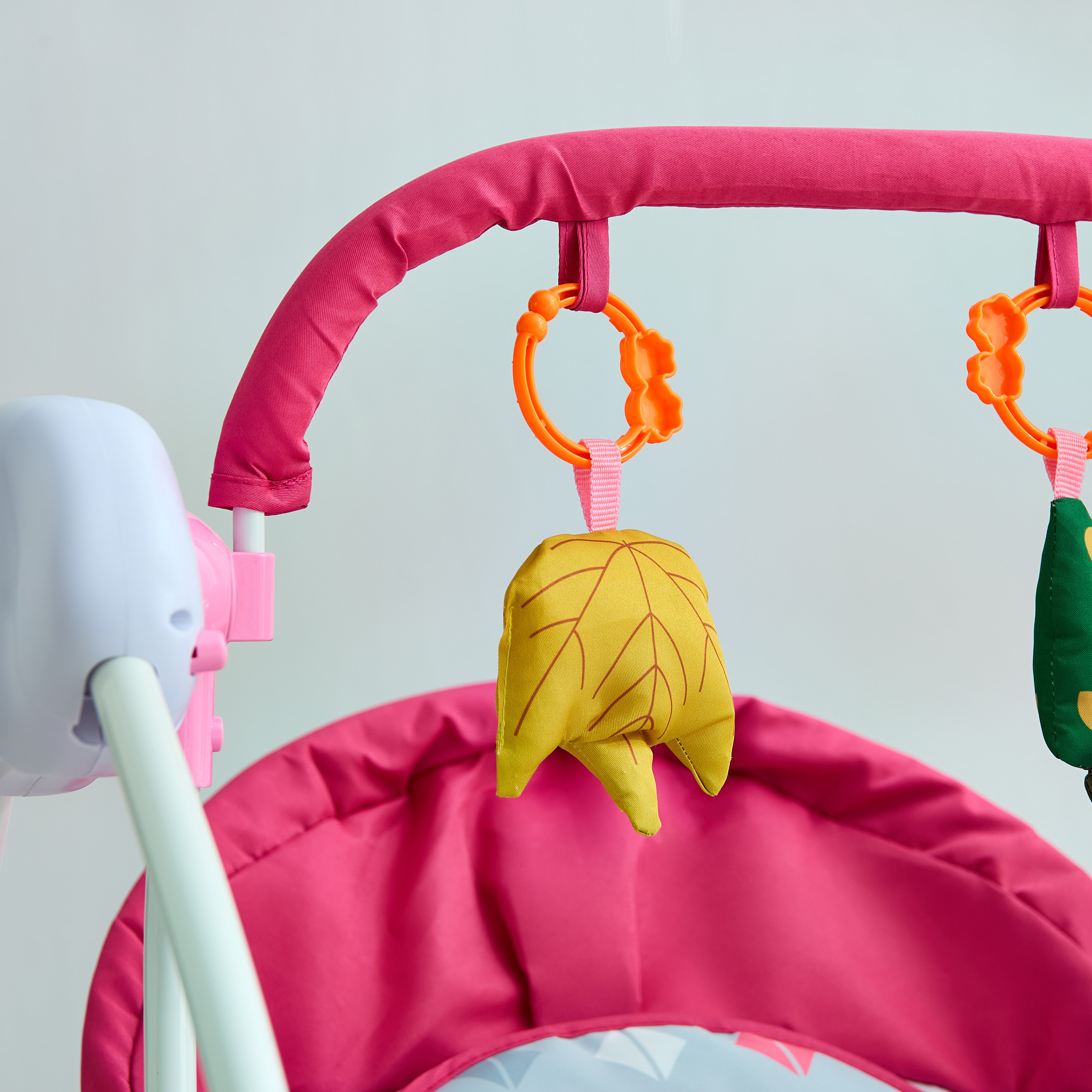 كرسي هزاز للأطفال بجهاز تحكم عن بعد مع ناموسية من ليتل بلومرز-baby-infantactivity-rockers-image-6