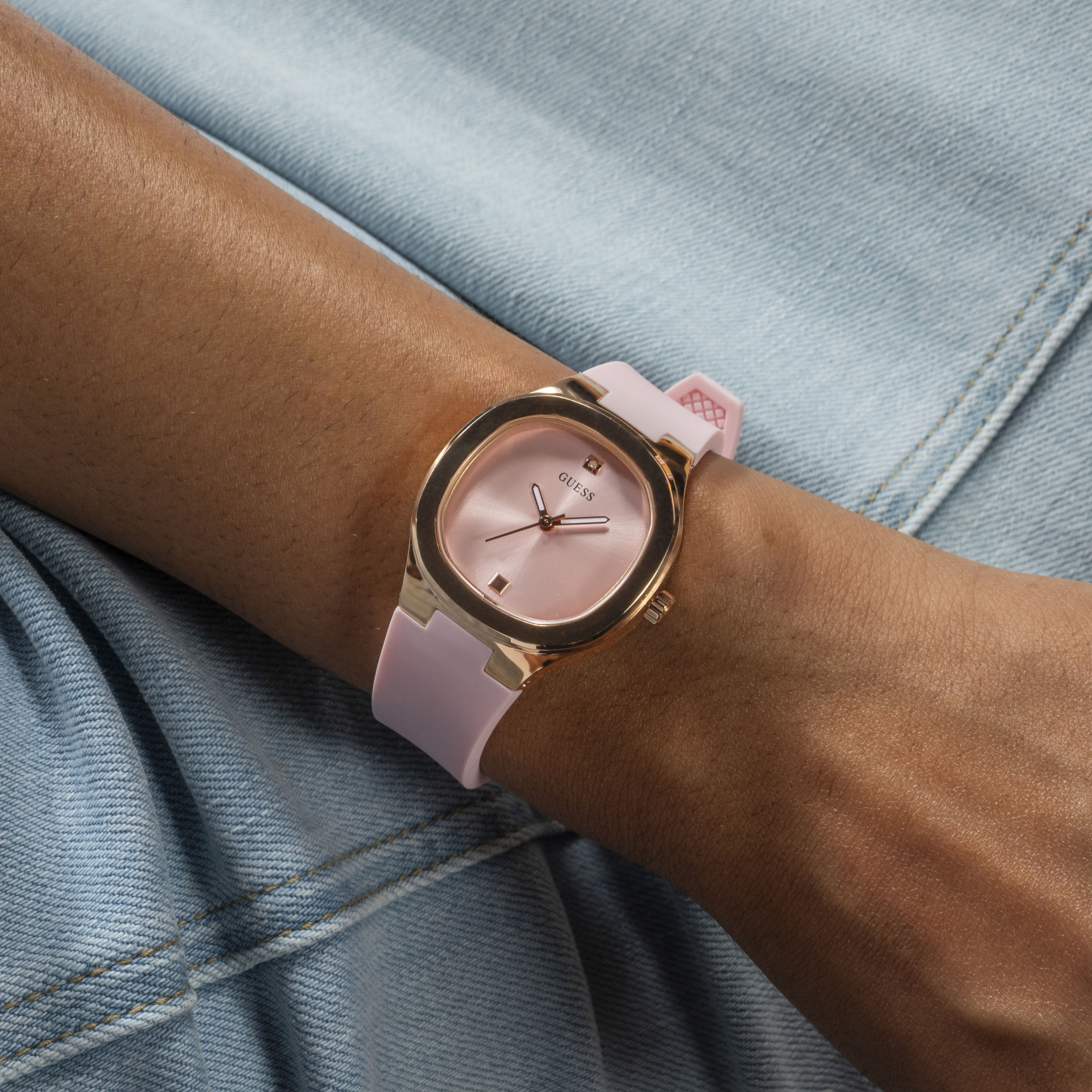 غيس- ساعة النسائية سوار سيليكون 32 مم باللون الوردي | GW0658L2-women-watchesandjewellery-watches-image-7
