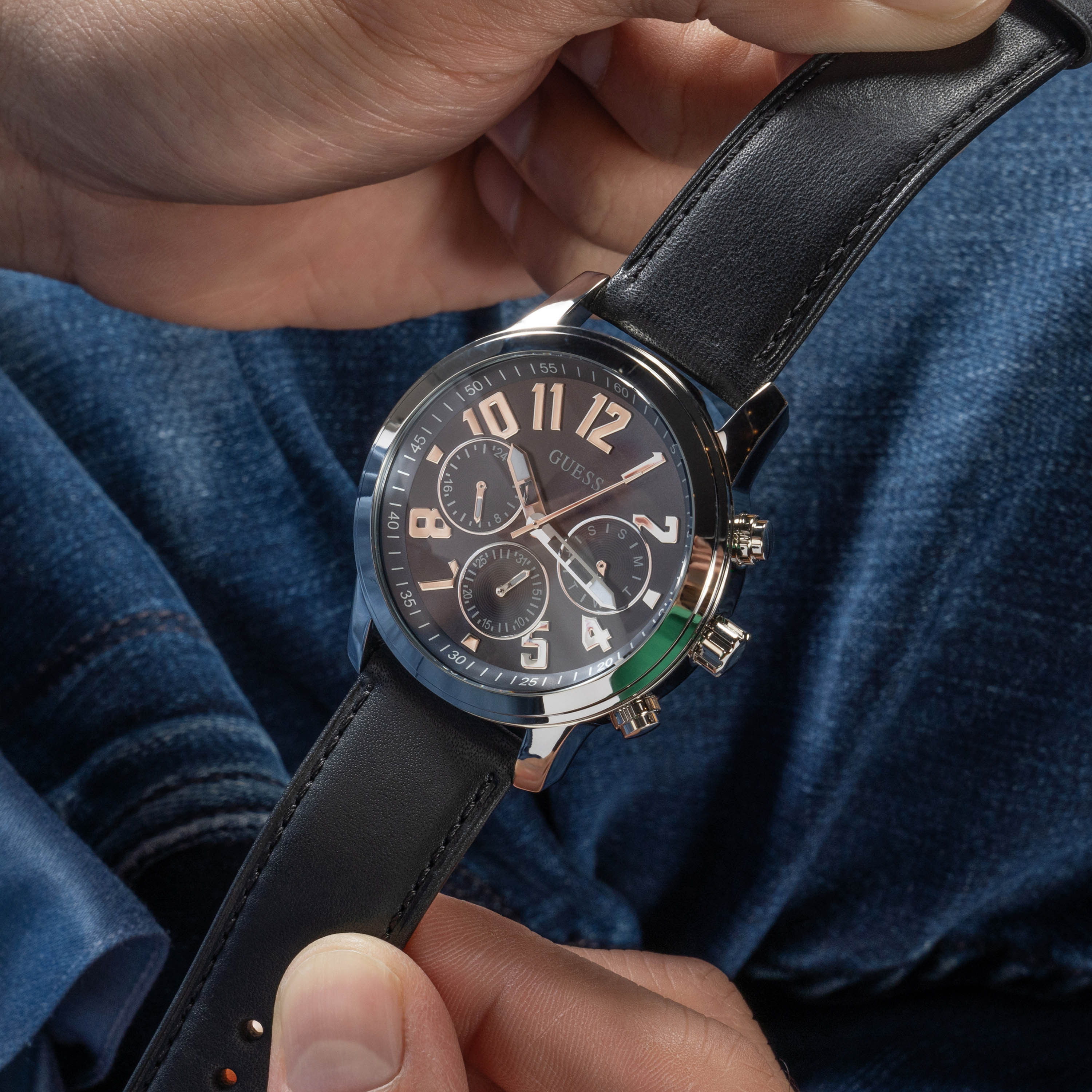 غيس- ساعة رجالية كرونوغراف سوداء 44 مم سوار جلدي | GW0709G1-men-watchesandjewellery-watches-image-8