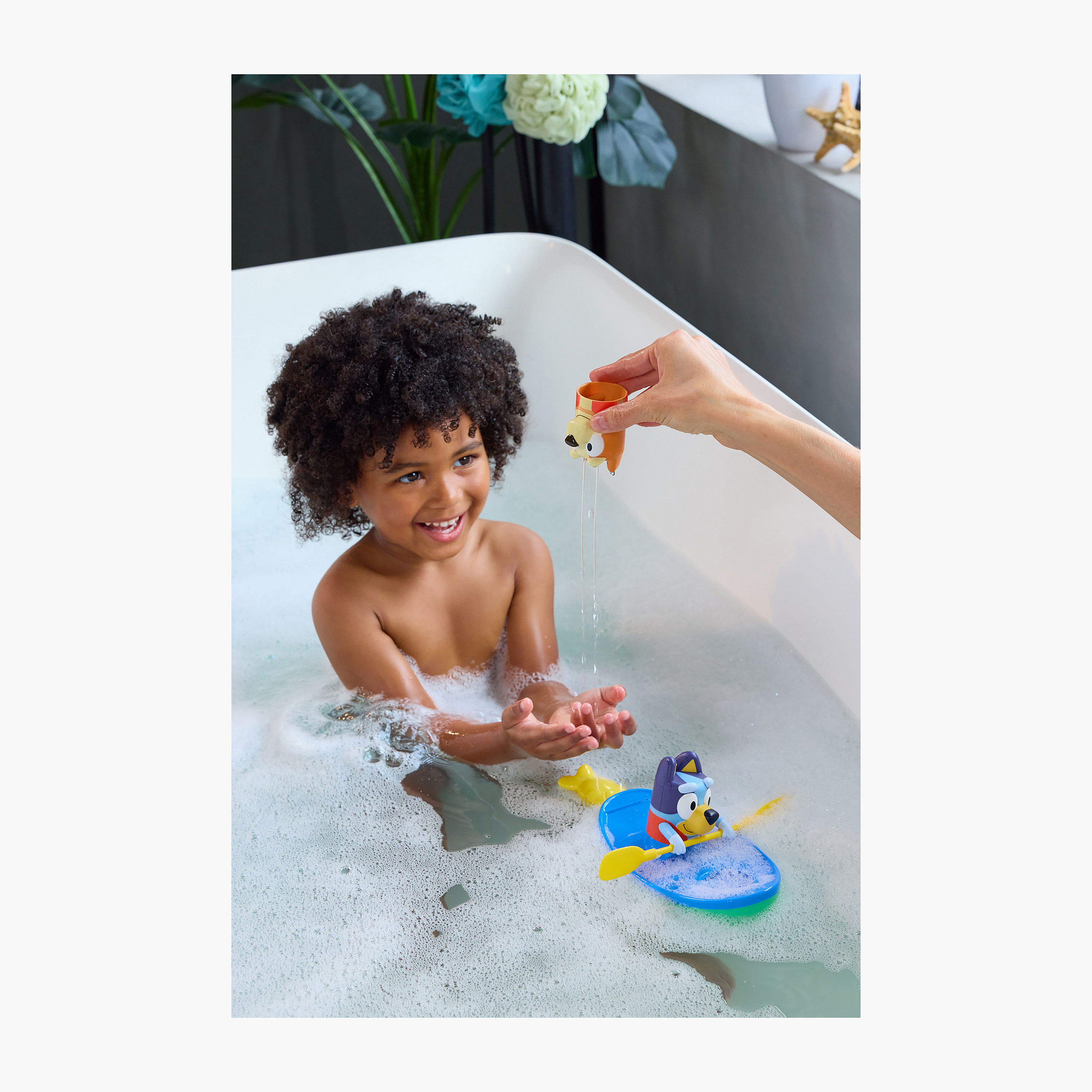 Toomies Bluey Pull and Go Canoe Playset-toys-babyandtoddlertoys-bathtoys-image-6