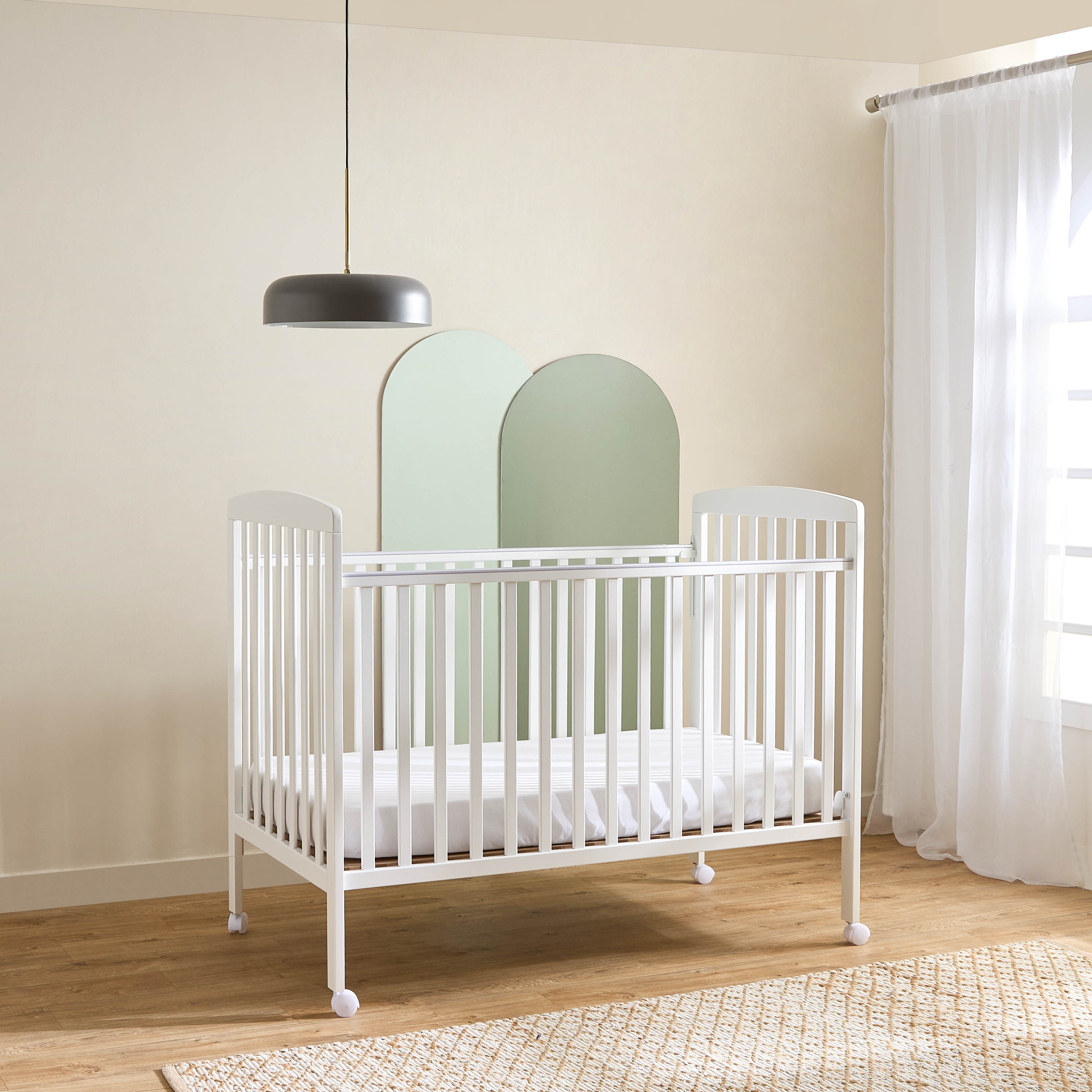 سرير أطفال بجانب منسدل وعجلات قابلة للقفل كيسي من جونيورز-baby-nursery-furniture-cribsandbeds-babycribs-image-9