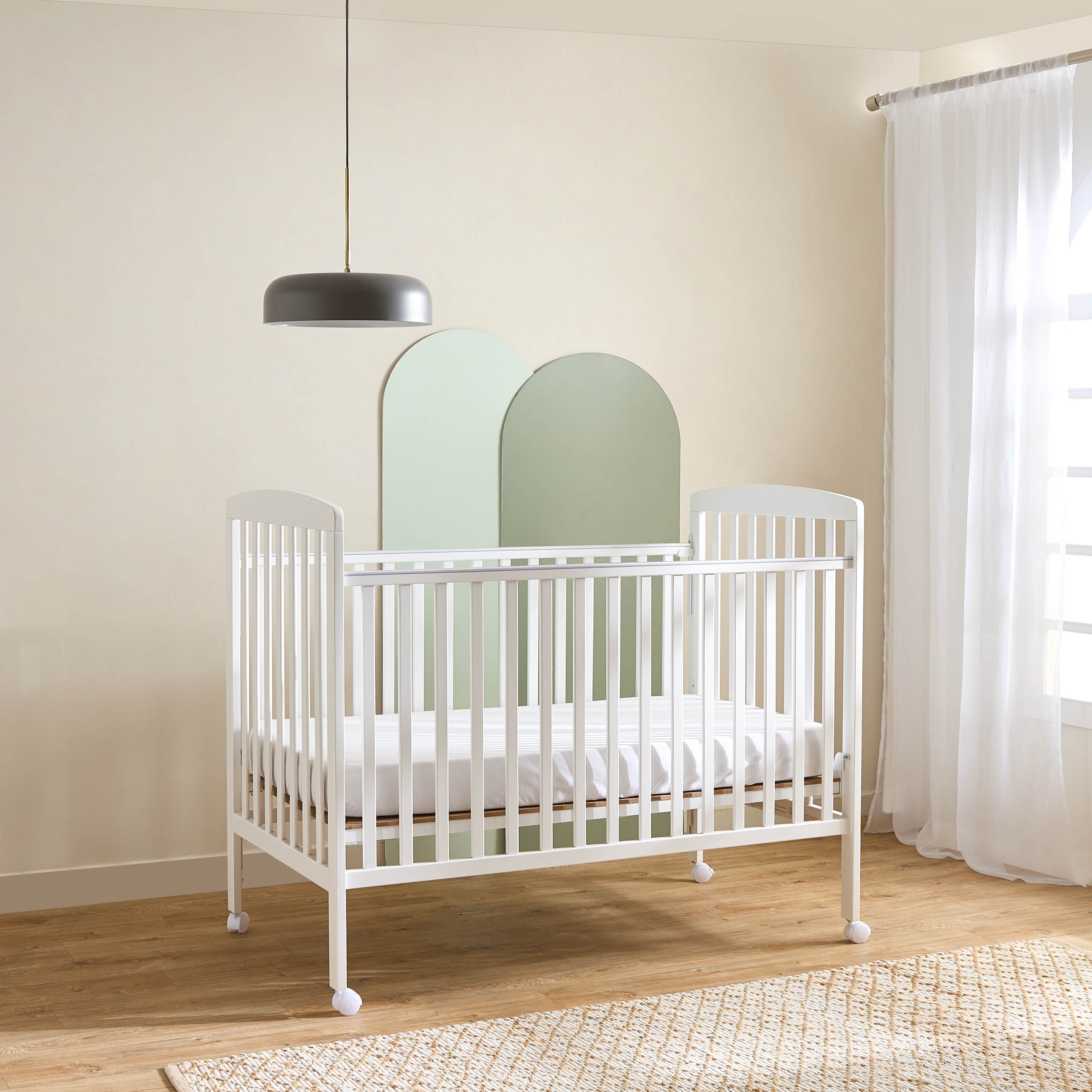 سرير أطفال بجانب منسدل وعجلات قابلة للقفل كيسي من جونيورز-baby-nursery-furniture-cribsandbeds-babycribs-image-8