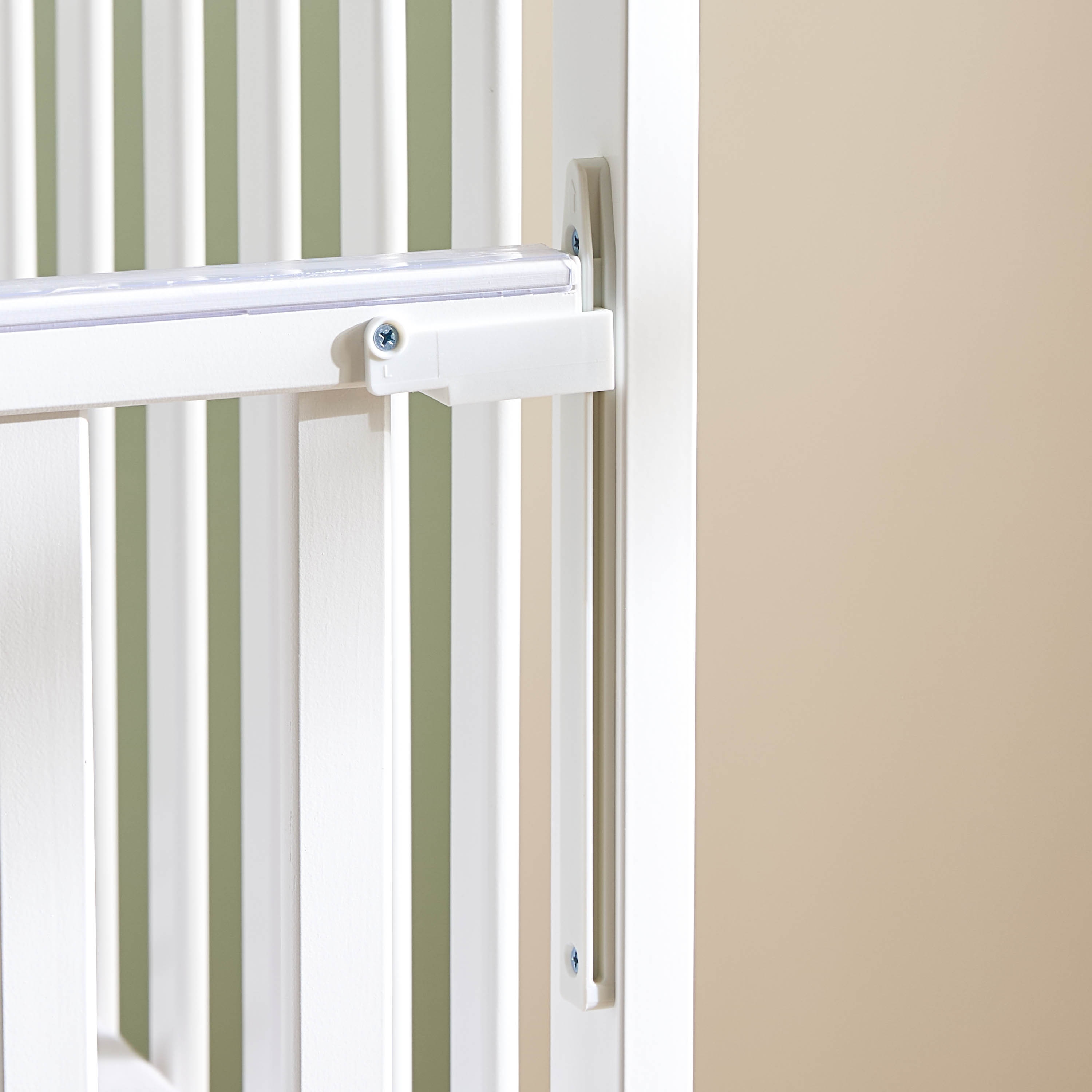 سرير أطفال بجانب منسدل وعجلات قابلة للقفل كيسي من جونيورز-baby-nursery-furniture-cribsandbeds-babycribs-image-3