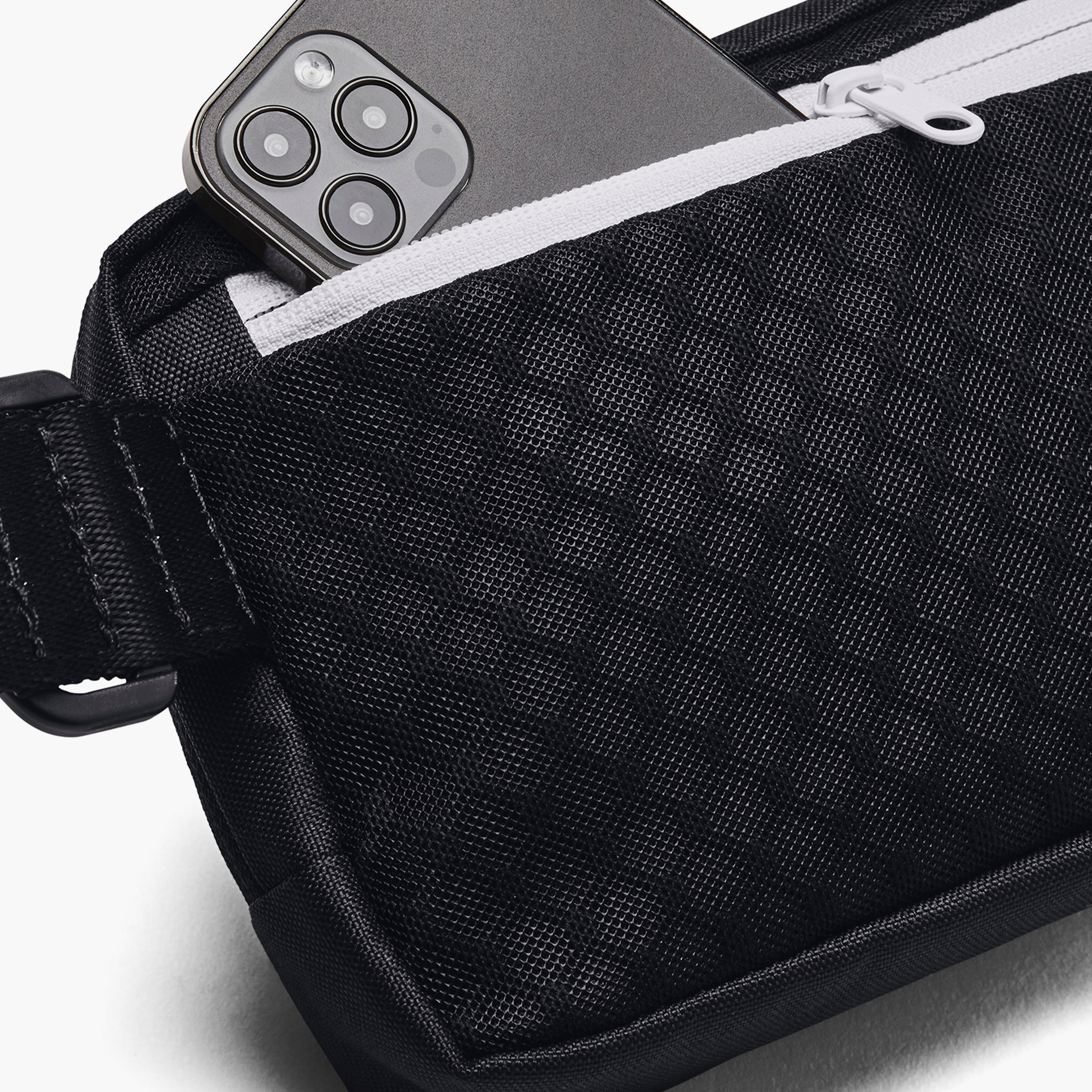 Under Armour Loudon Waist Bag Crossbody 1378418 | OE-sports-women-accessories-image-4