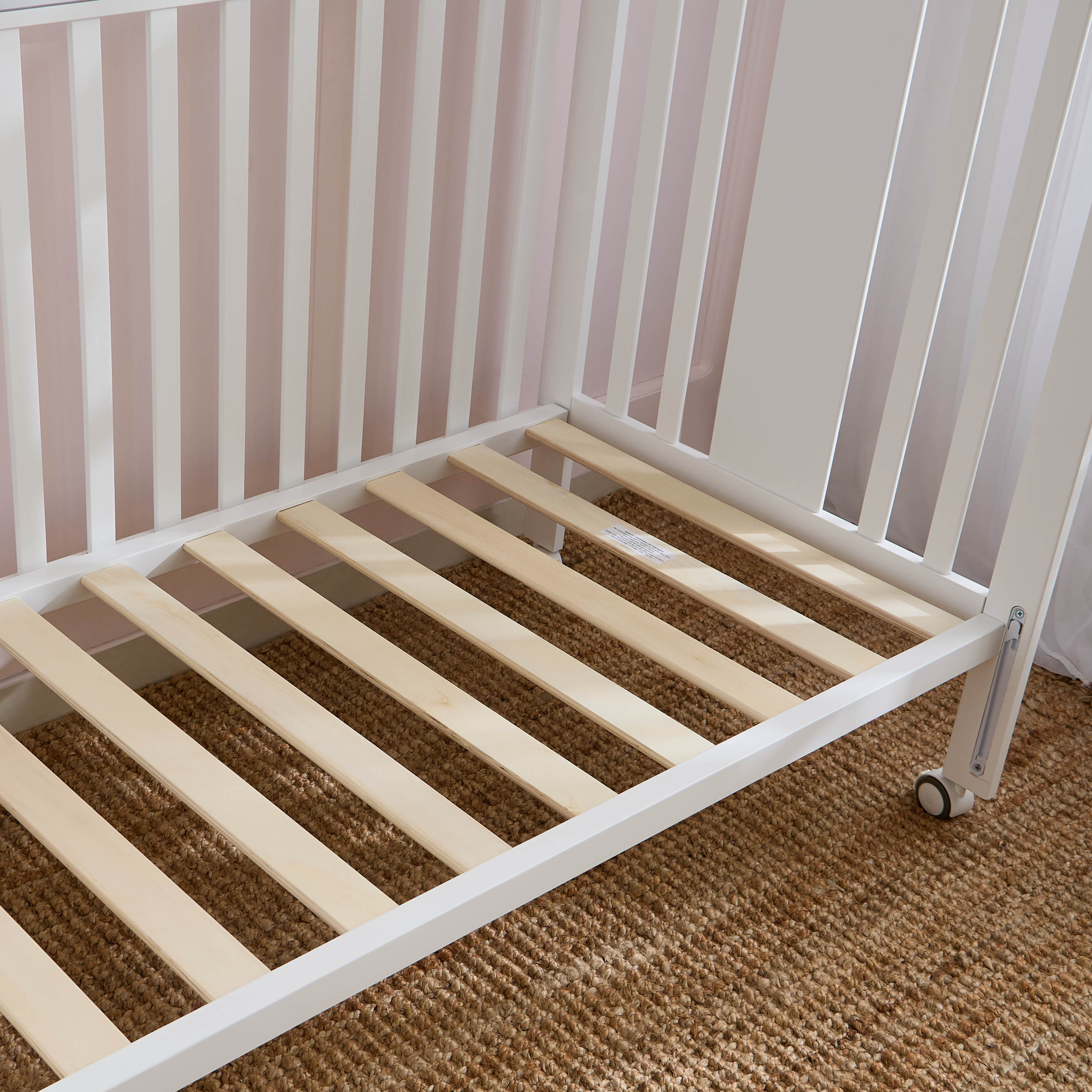 سرير أطفال بجانب منسدل من ليتل بلومرز - 70x130 سم-baby-nursery-furniture-cribsandbeds-babycribs-image-1