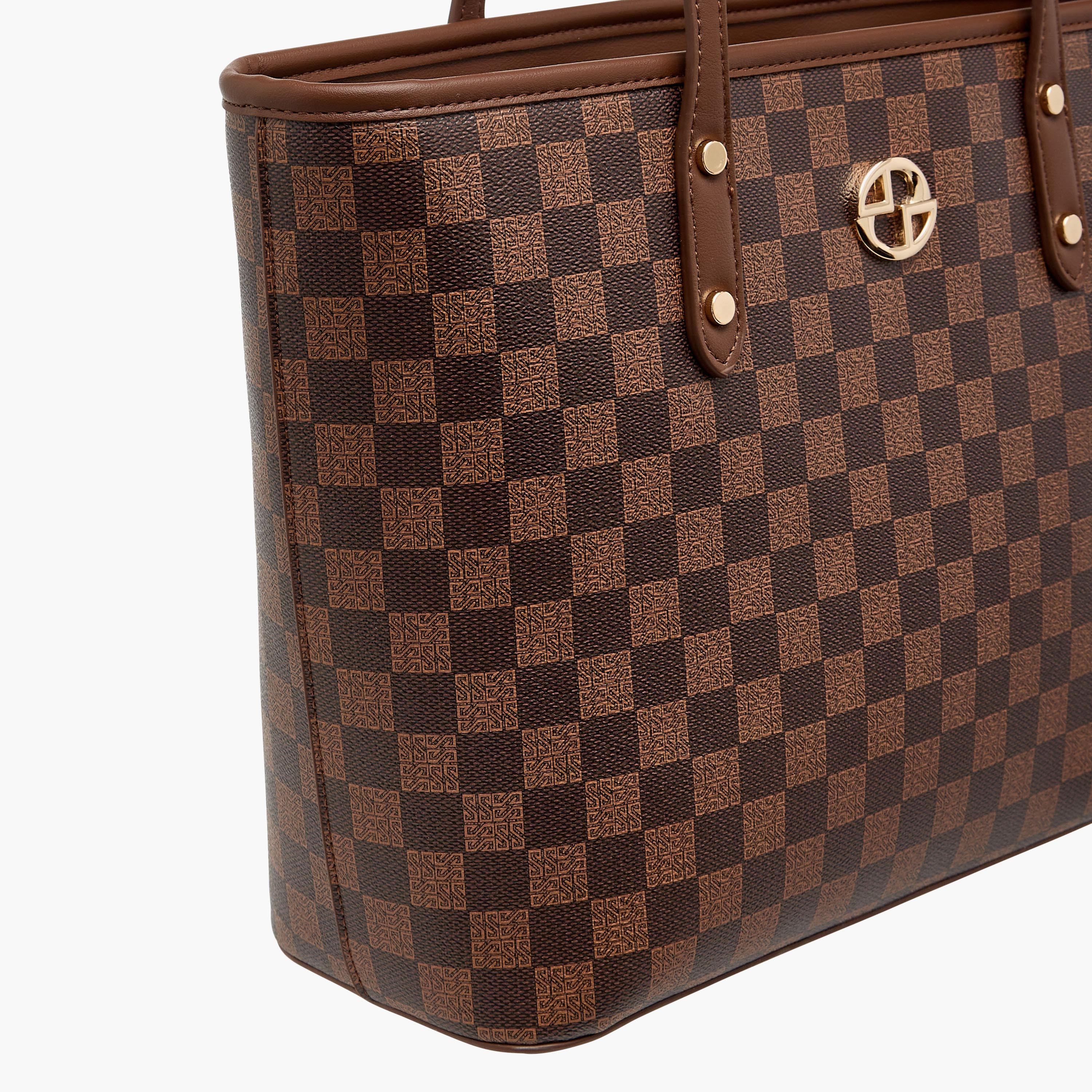 شنطة توت بمقابض مزدوجة وسحاب إغلاق وطبعات مونوجرام من ساشا-women-bagsandwallets-handbags-image-6