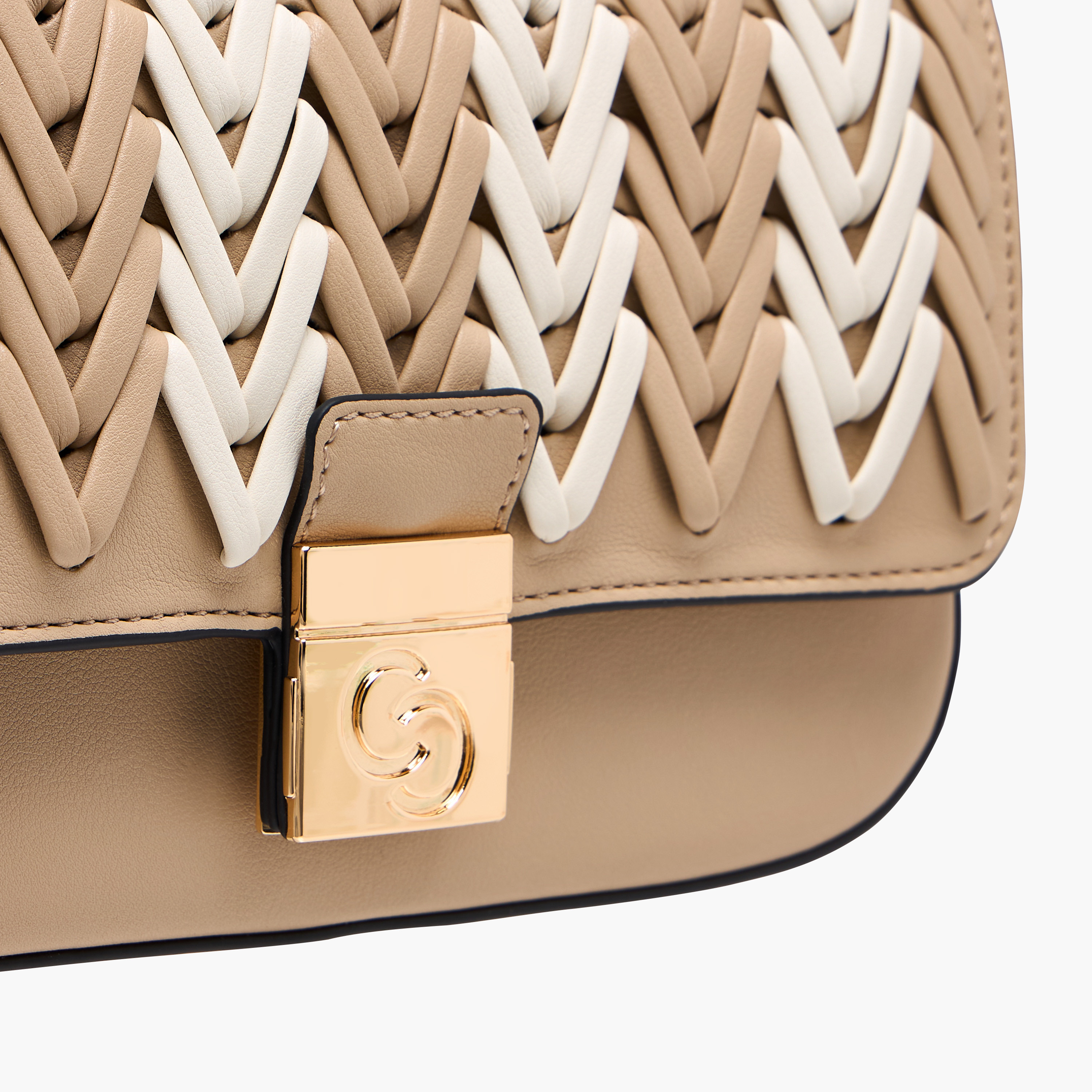 شنطة كروس بودي بارزة الملمس بحزام سلسلة وطية إغلاق من سيليست-women-bagsandwallets-handbags-image-5