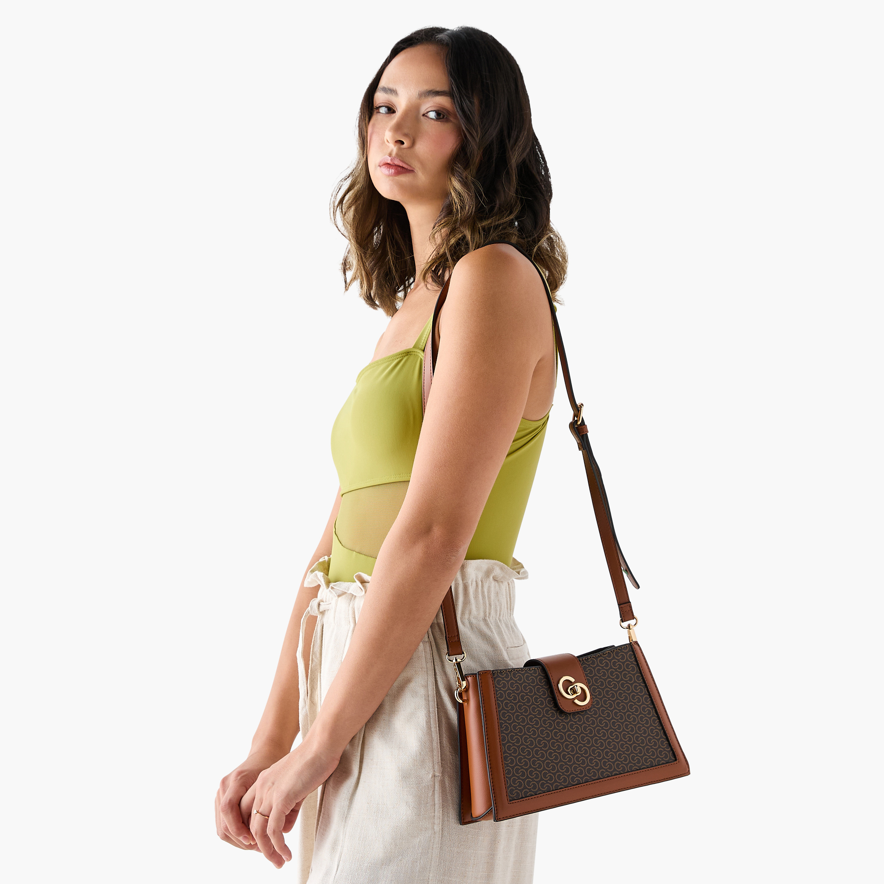 شنطة كتف بحزام سلسلة وسحاب إغلاق وطبعات مونوجرام من سيليست-women-bagsandwallets-handbags-image-2
