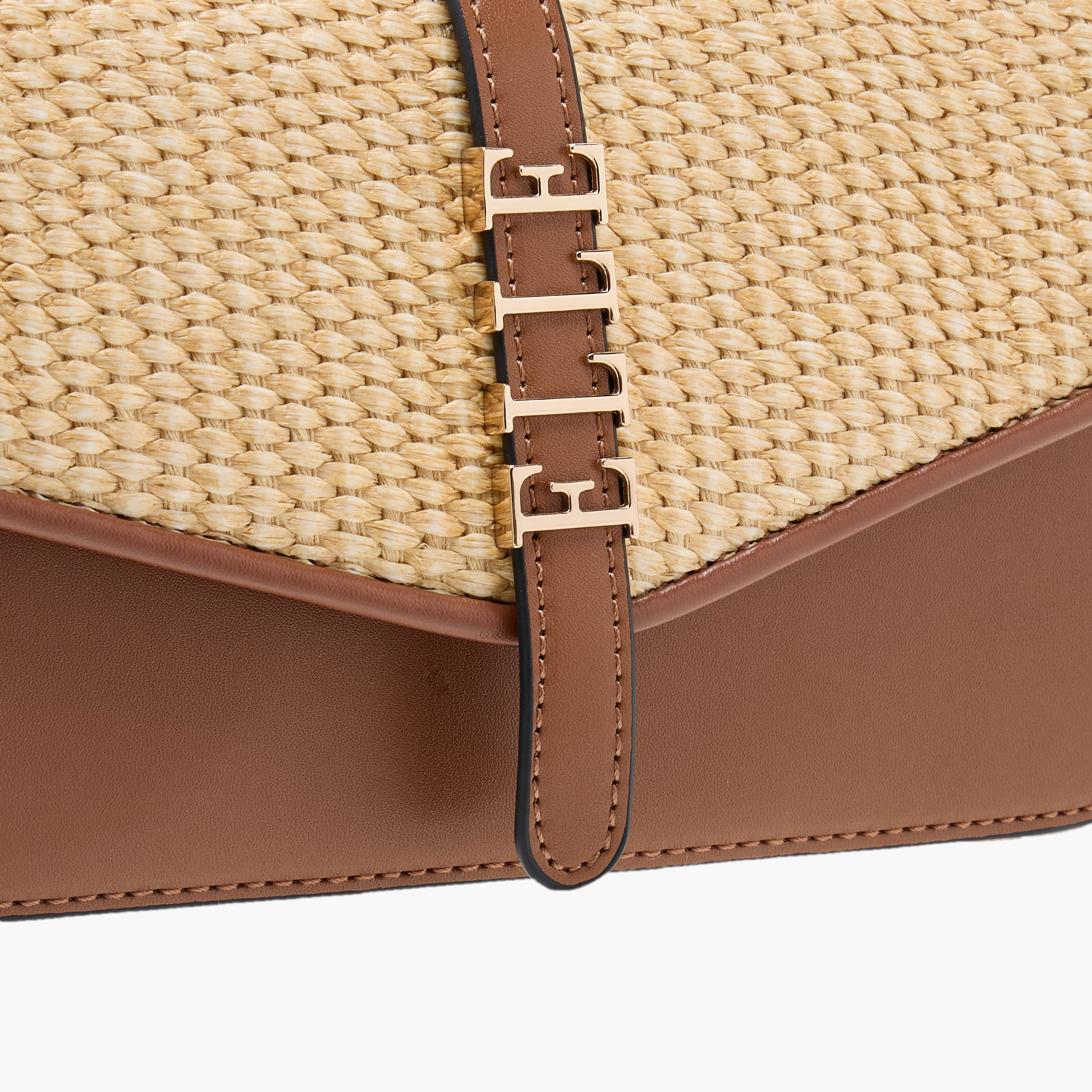 شنطة كروس بودي بارزة الملمس بحزام سلسلة وزر إغلاق من إيل-women-bagsandwallets-handbags-image-5