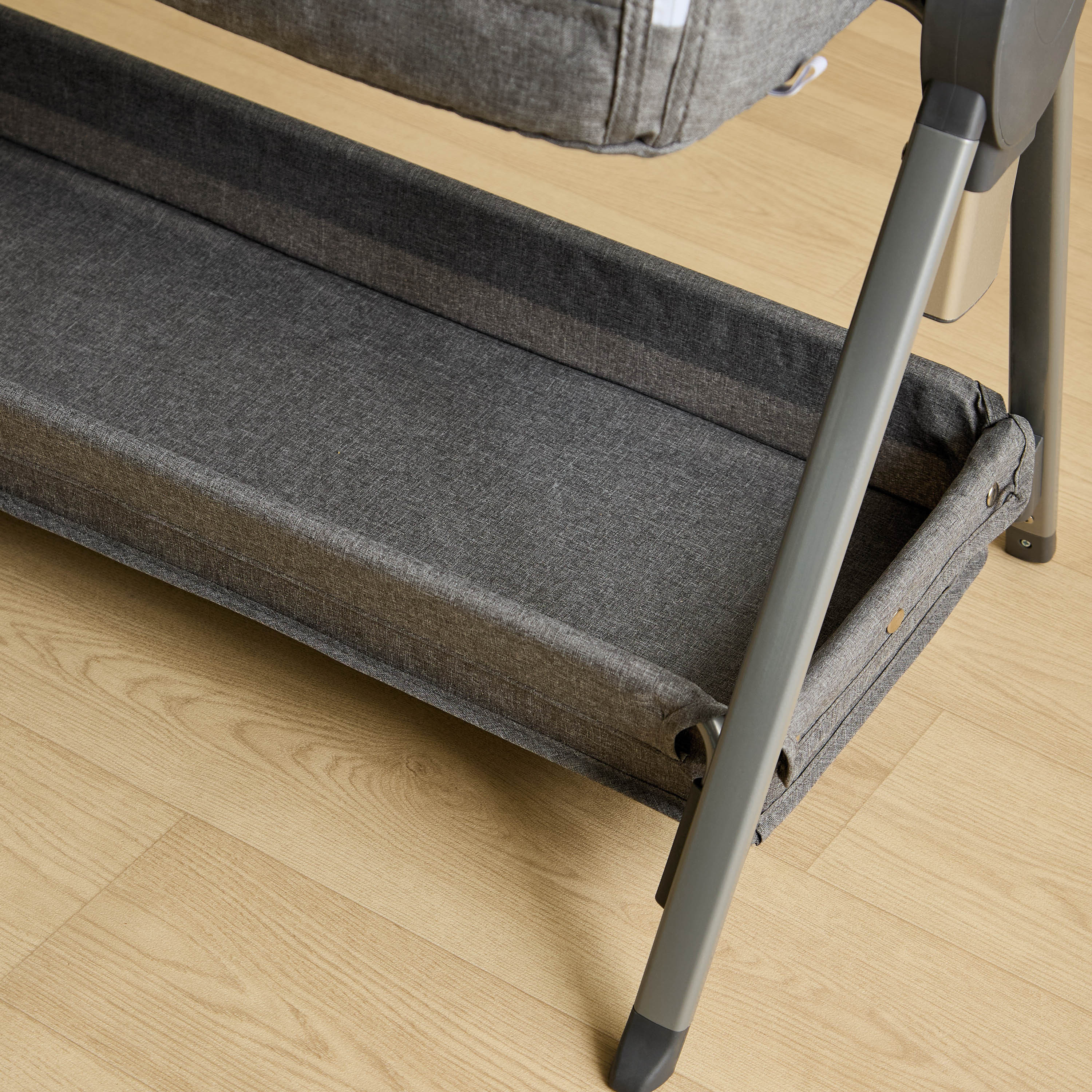 مهد بجانب السرير مع ناموسية من ليتل بلومرز-baby-nursery-furniture-cribsandbeds-bassinets-image-10