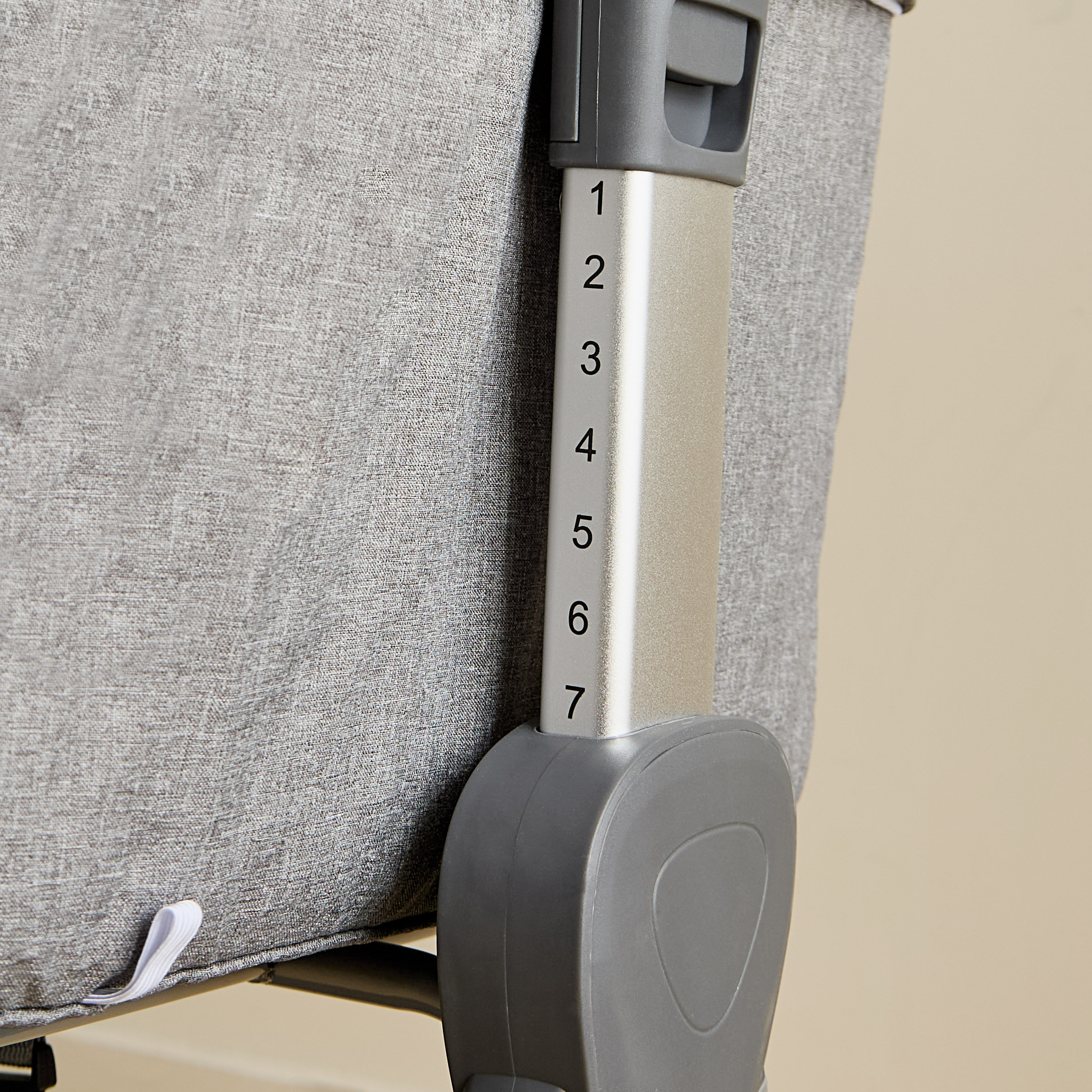 مهد بجانب السرير مع ناموسية من ليتل بلومرز-baby-nursery-furniture-cribsandbeds-bassinets-image-11