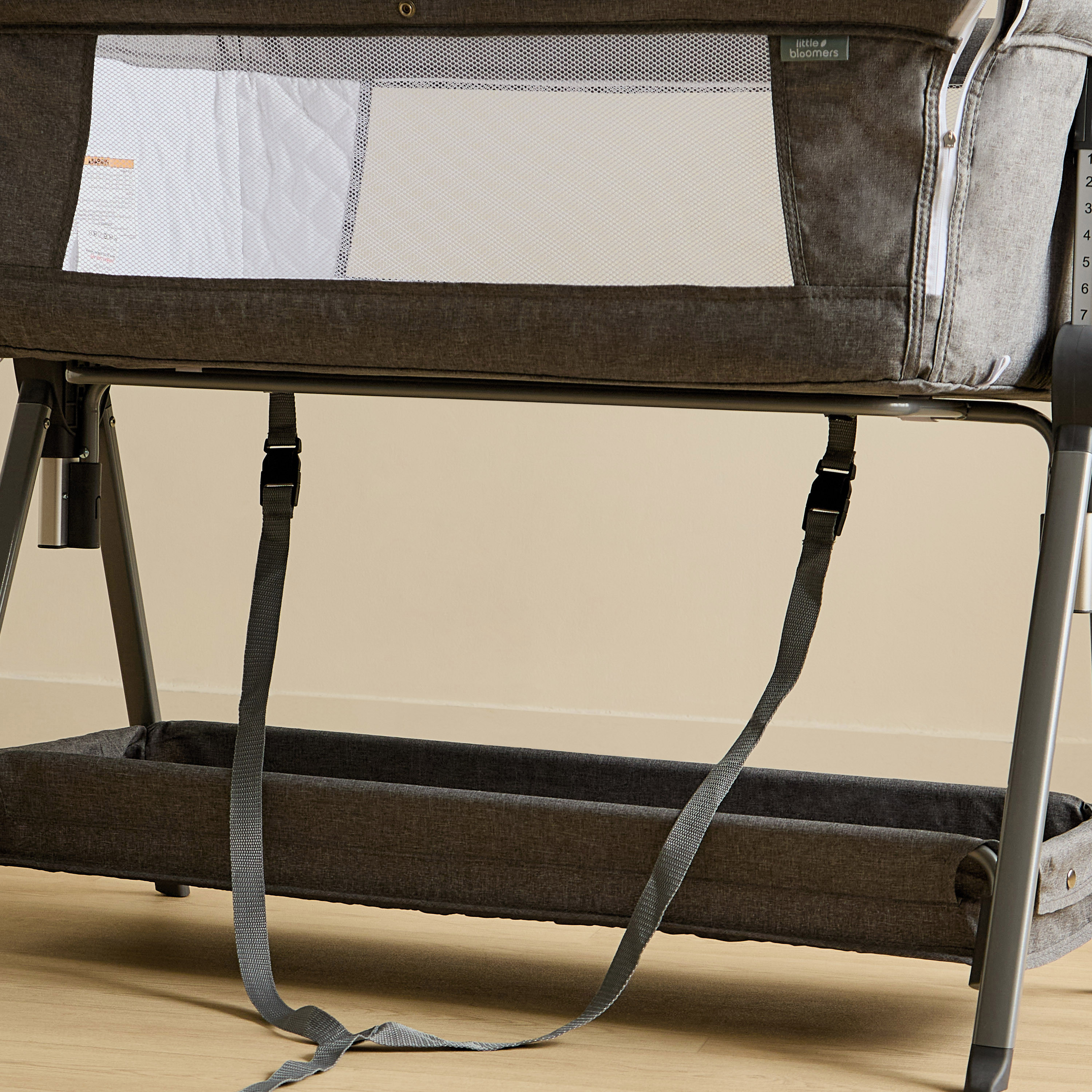 مهد بجانب السرير مع ناموسية من ليتل بلومرز-baby-nursery-furniture-cribsandbeds-bassinets-image-13