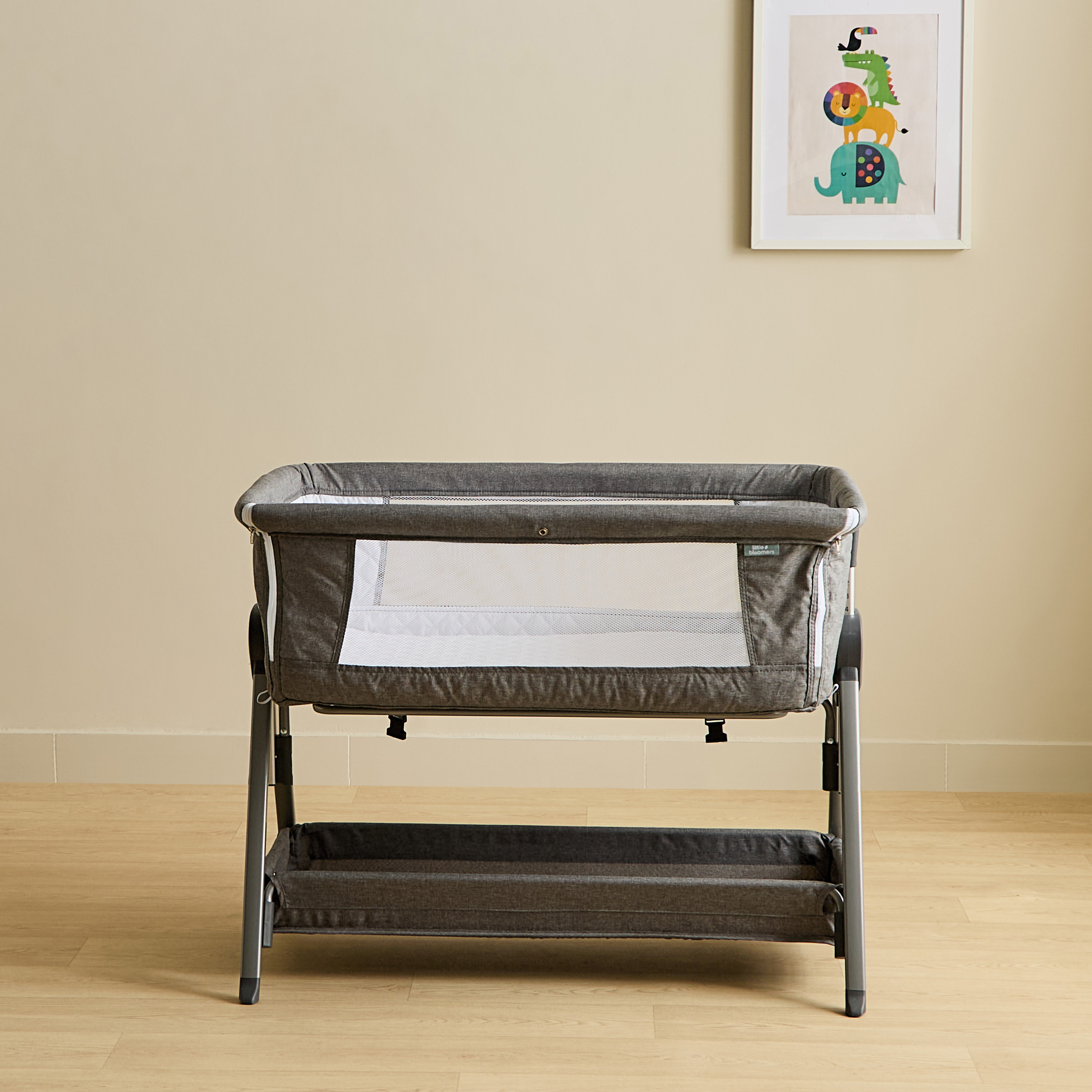 مهد بجانب السرير مع ناموسية من ليتل بلومرز-baby-nursery-furniture-cribsandbeds-bassinets-image-4