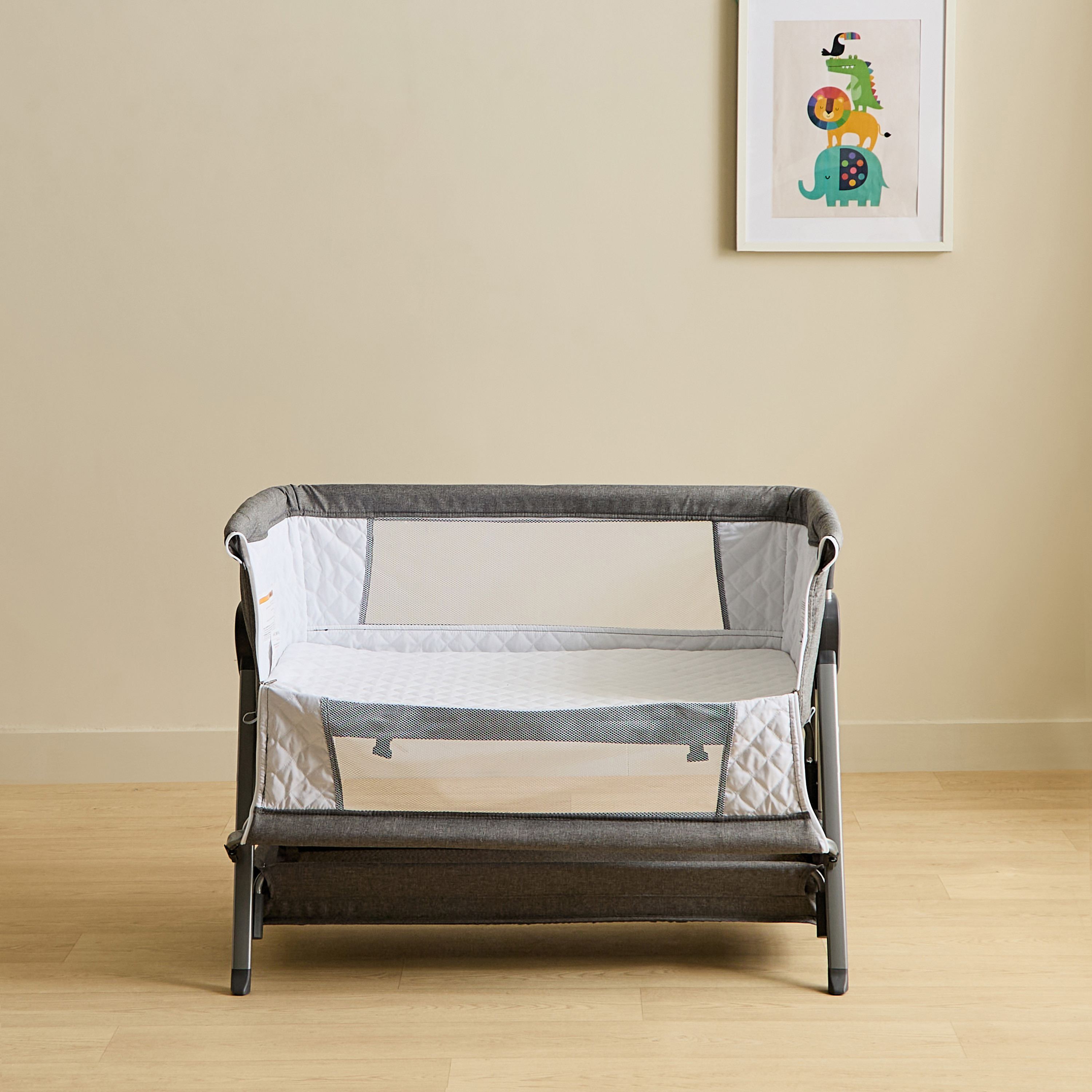 مهد بجانب السرير مع ناموسية من ليتل بلومرز-baby-nursery-furniture-cribsandbeds-bassinets-image-6