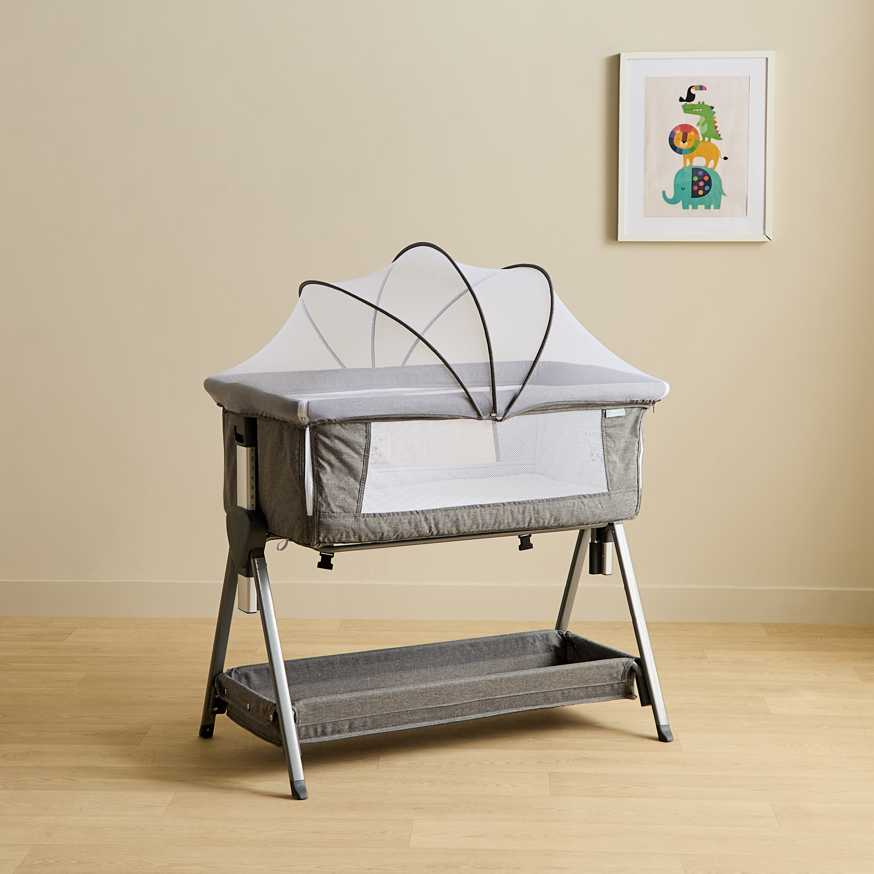 مهد بجانب السرير مع ناموسية من ليتل بلومرز-baby-nursery-furniture-cribsandbeds-bassinets-image-7