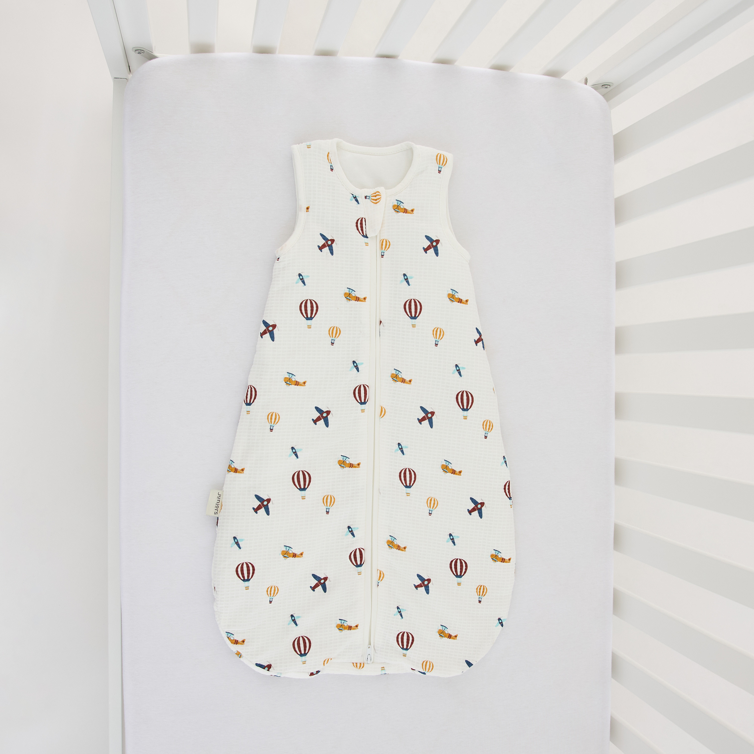 شنطة نوم بطبعات المستكشف الصغير ووافل بارز الملمس من جونيورز-baby-nursery-blanketsandswaddles-swaddlesandsleepingbags-image-2
