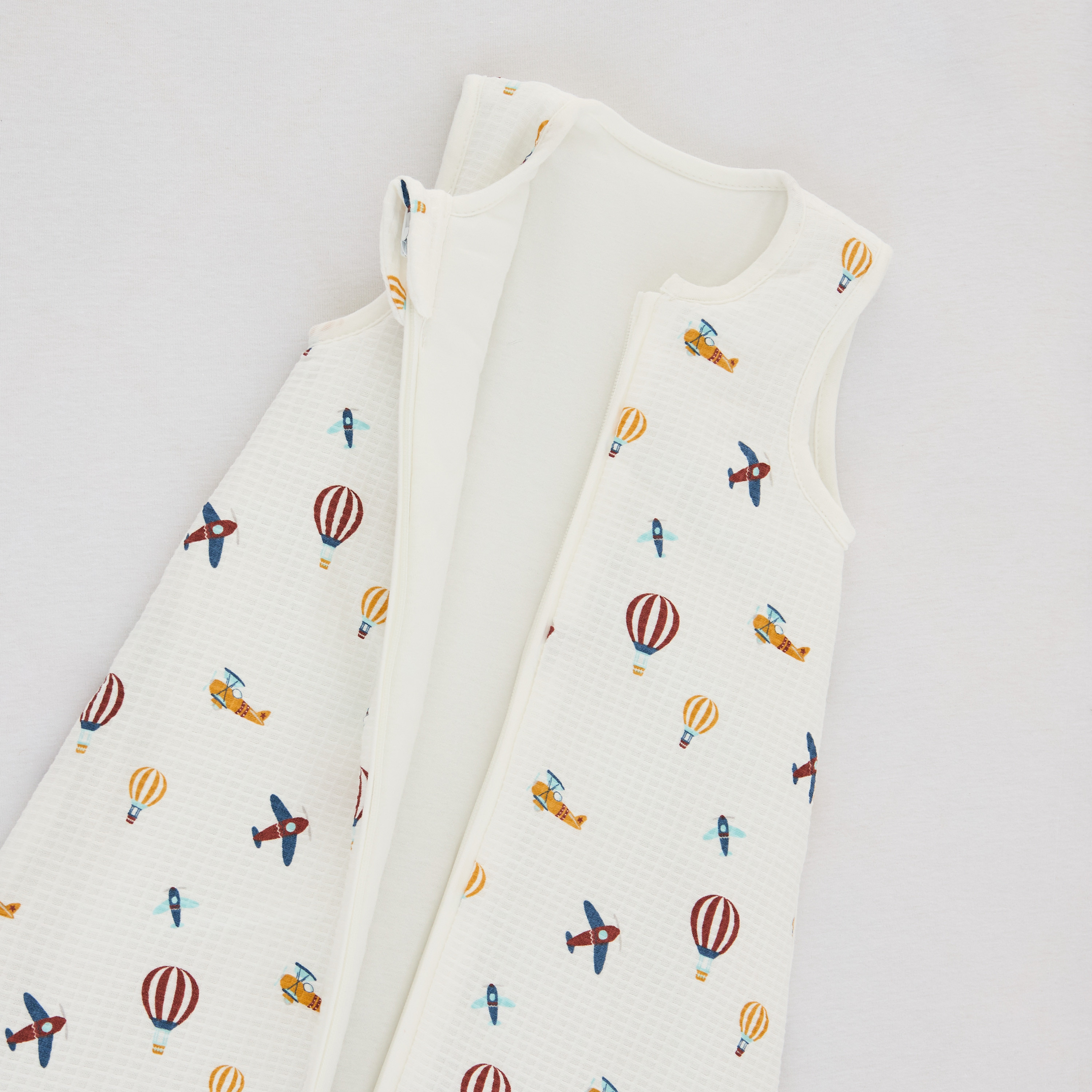 شنطة نوم بطبعات المستكشف الصغير ووافل بارز الملمس من جونيورز-baby-nursery-blanketsandswaddles-swaddlesandsleepingbags-image-4