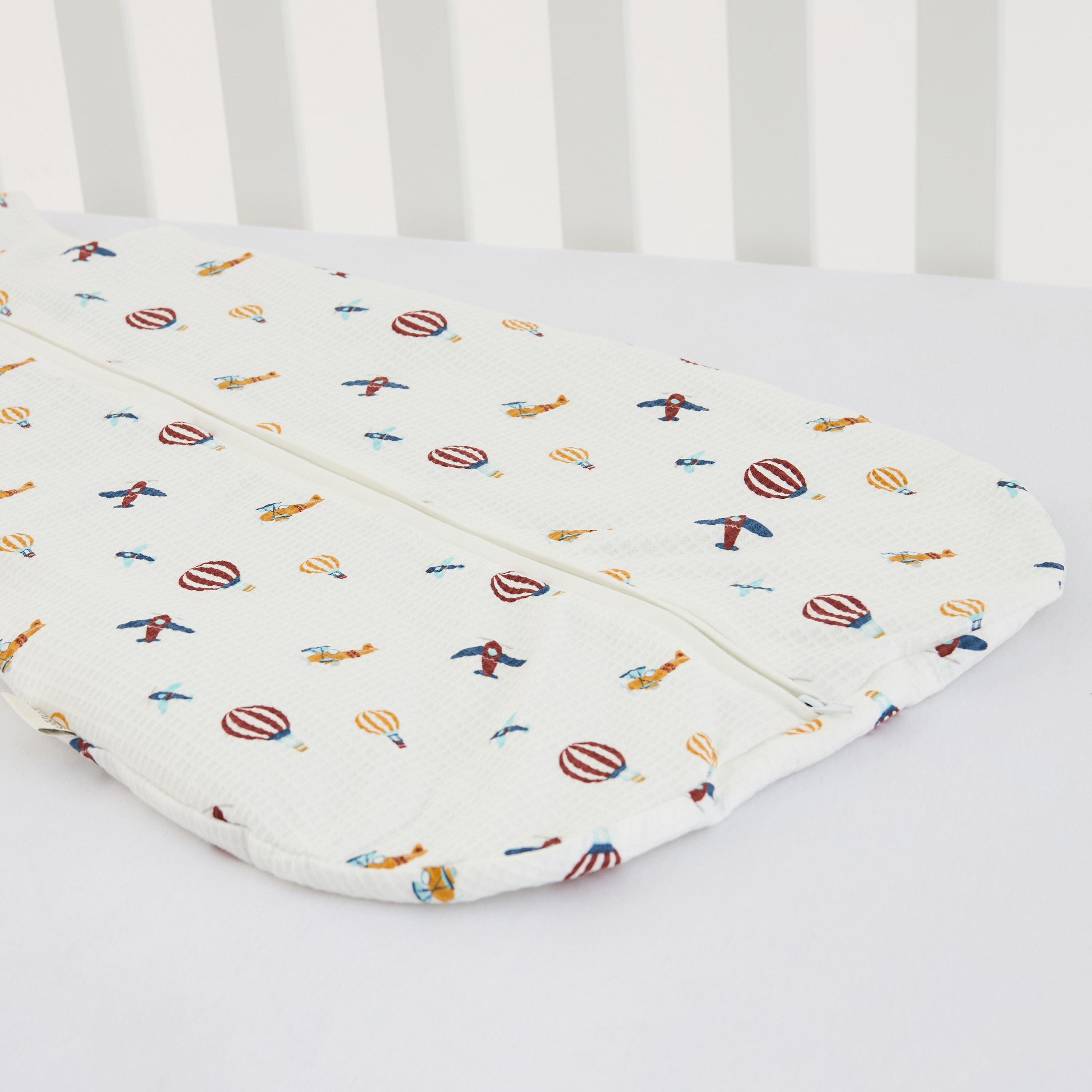 شنطة نوم بطبعات المستكشف الصغير ووافل بارز الملمس من جونيورز-baby-nursery-blanketsandswaddles-swaddlesandsleepingbags-image-6
