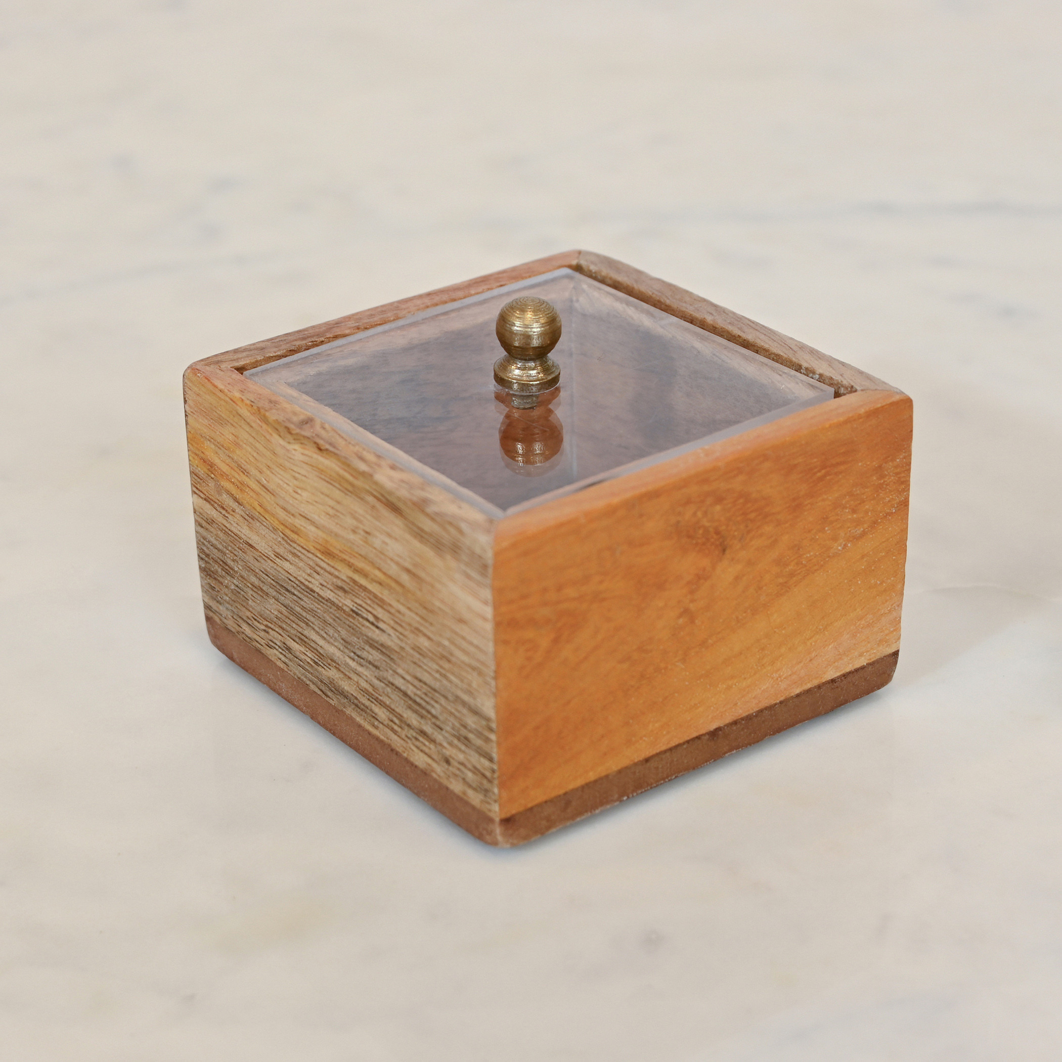صندوق خشبي مزيّن من هوم كارفينج - 8x8x5 سم-household-decor-boxesandtrays-image-1