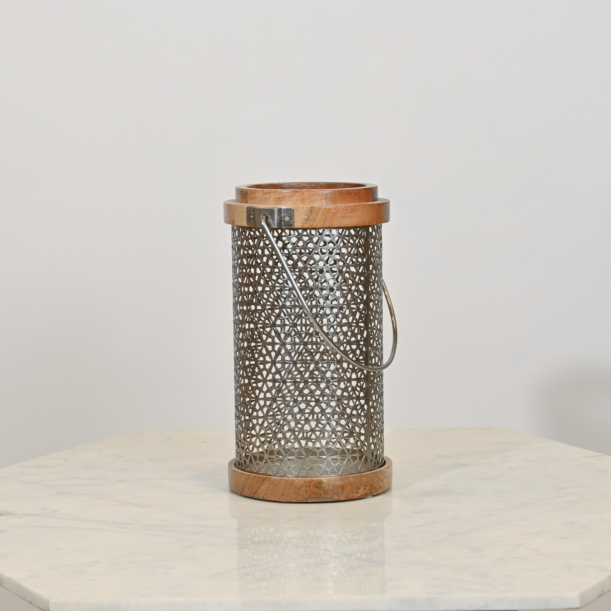 فانوس أسطواني بتفاصيل مفرّغة وخشبية من هوم كارفينج - 19x33 سم-household-decor-candleholdersandlanterns-image-1