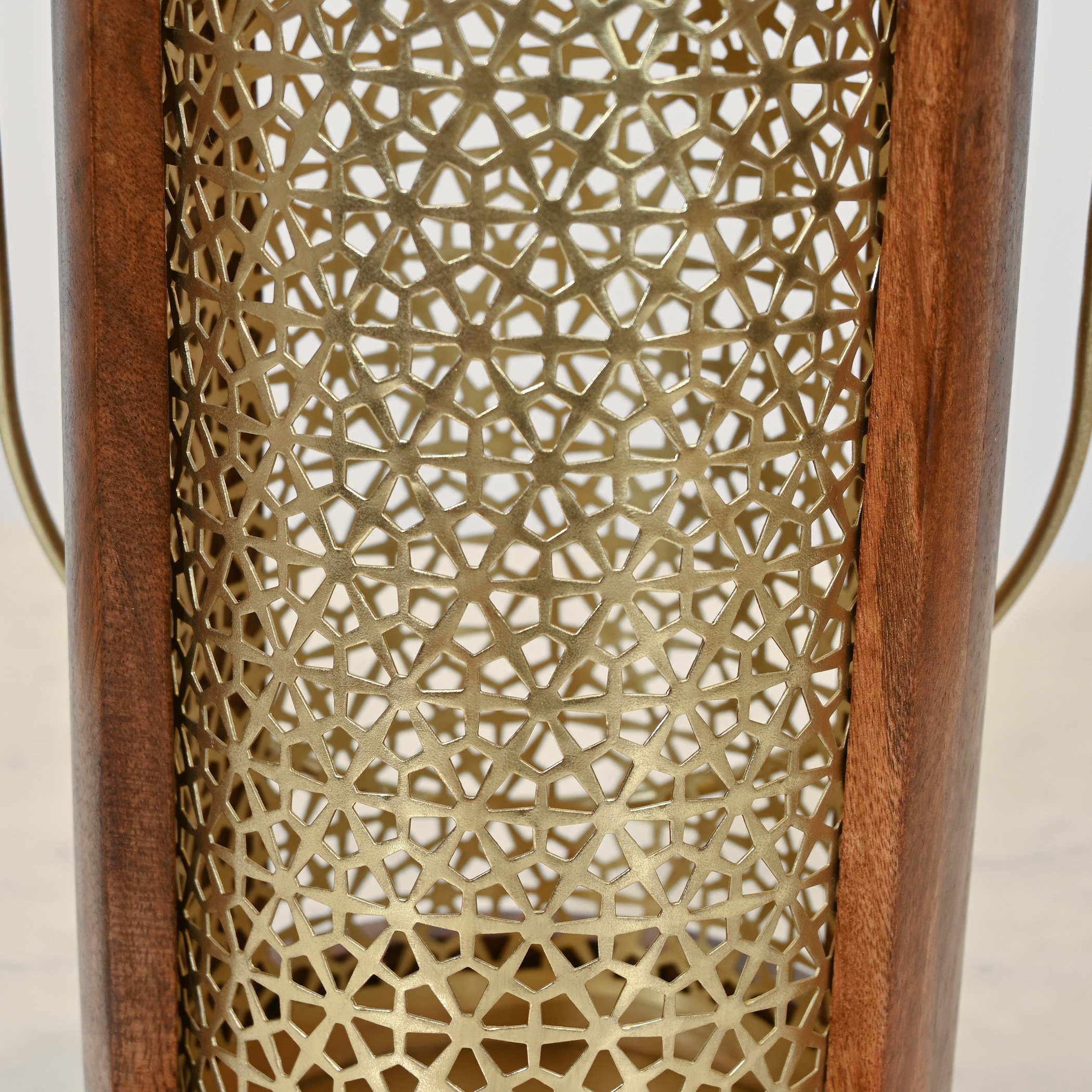فانوس أسطواني بتفاصيل مفرّغة وخشبية من هوم كارفينج - 16x30 سم-household-decor-candleholdersandlanterns-image-4