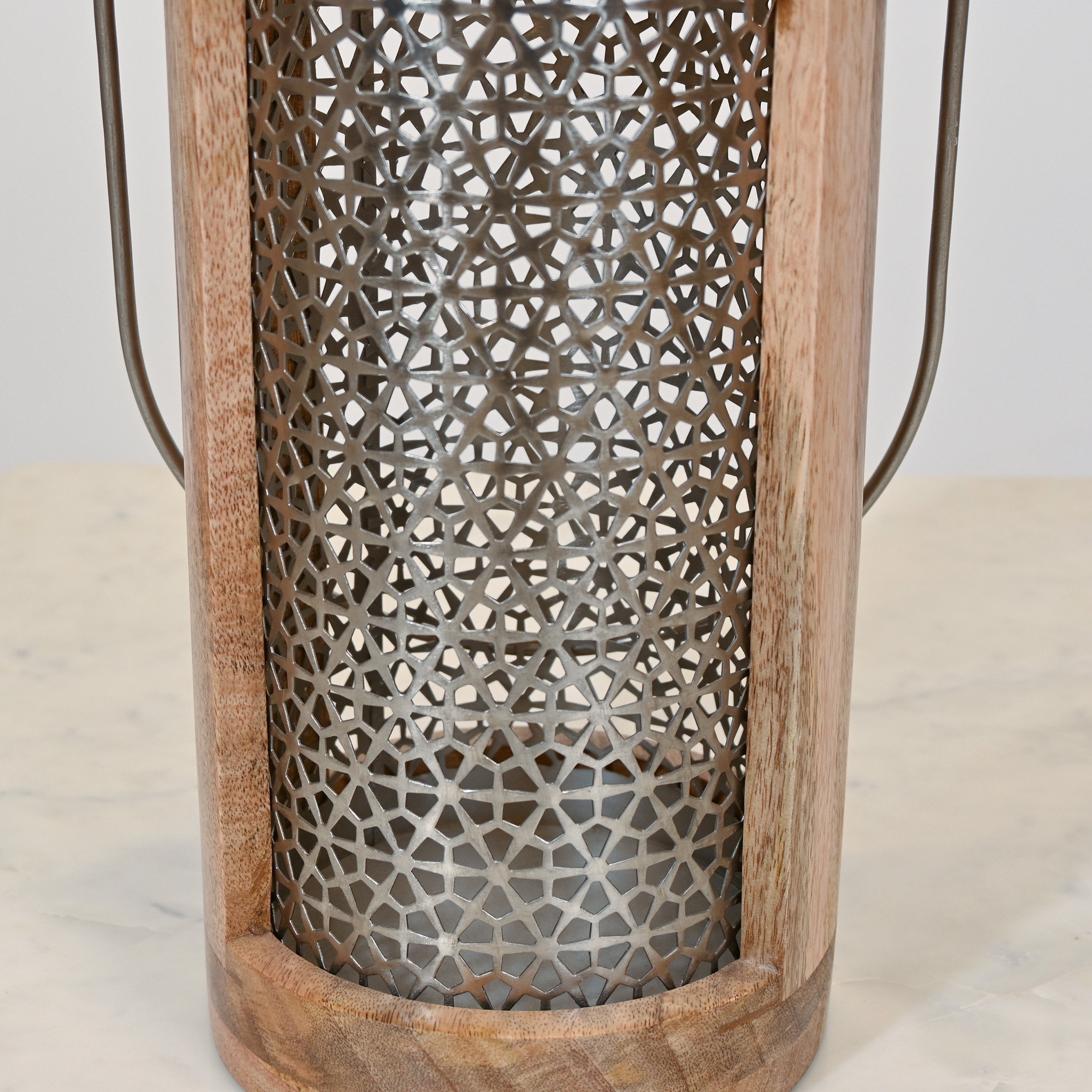 فانوس أسطواني بتفاصيل مفرّغة وخشبية من هوم كارفينج - 16x30 سم-household-decor-candleholdersandlanterns-image-5