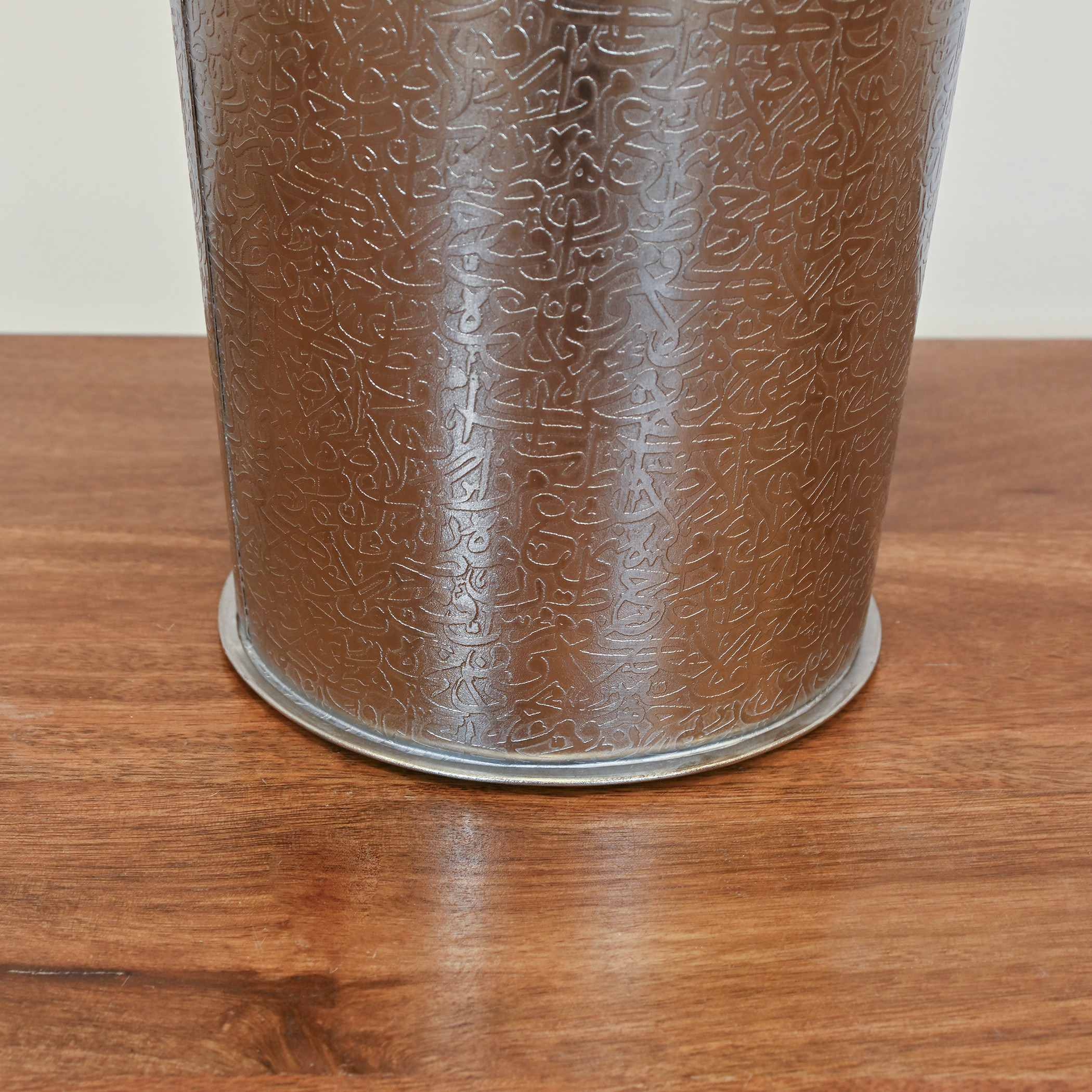 مزهرية معدن منقوشة من لايف ستايل - 19x45 سم-household-decor-vasesandbowls-image-3