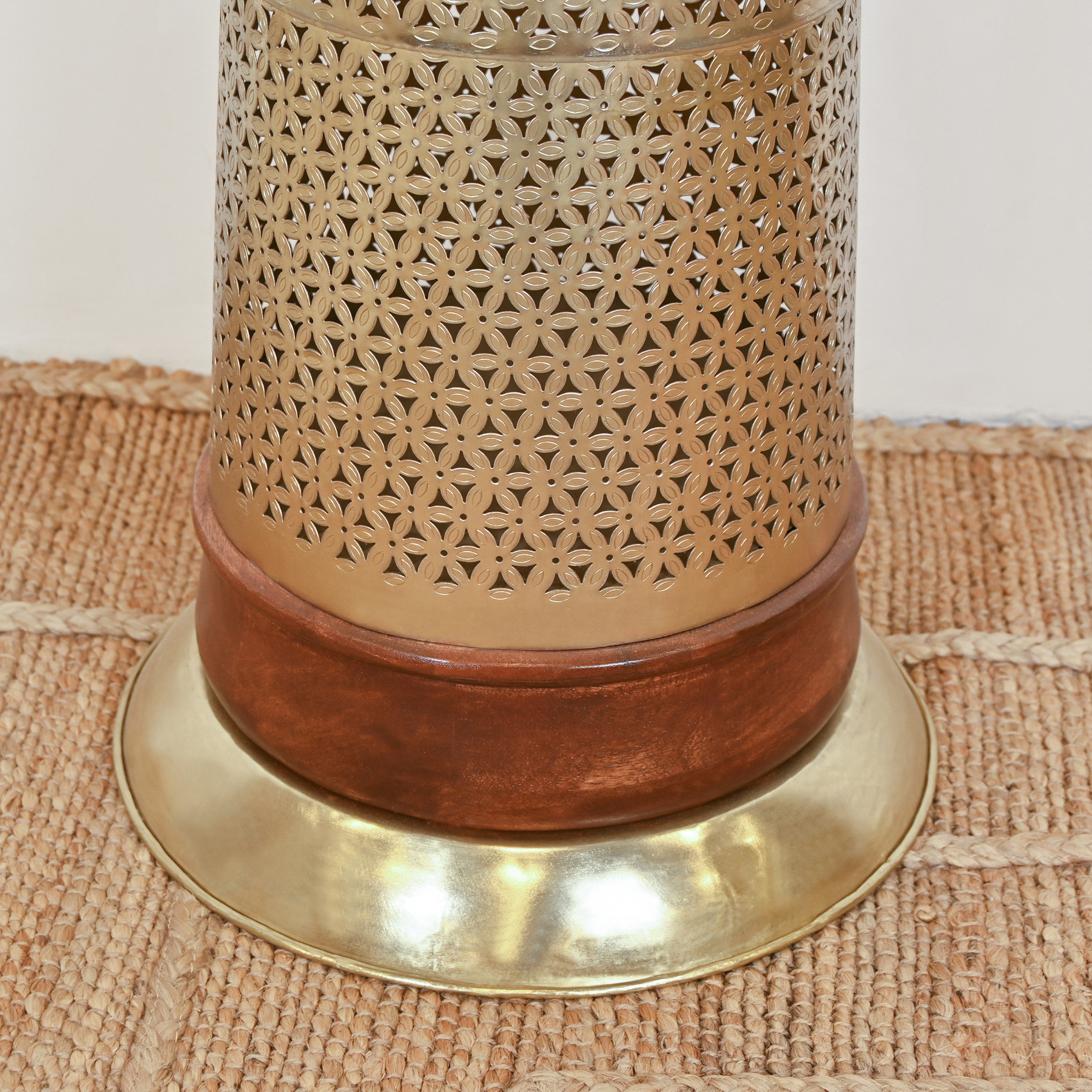 حامل شموع بتفاصيل مفرّغة من النحاس - 153 سم-household-decor-candleholdersandlanterns-image-5