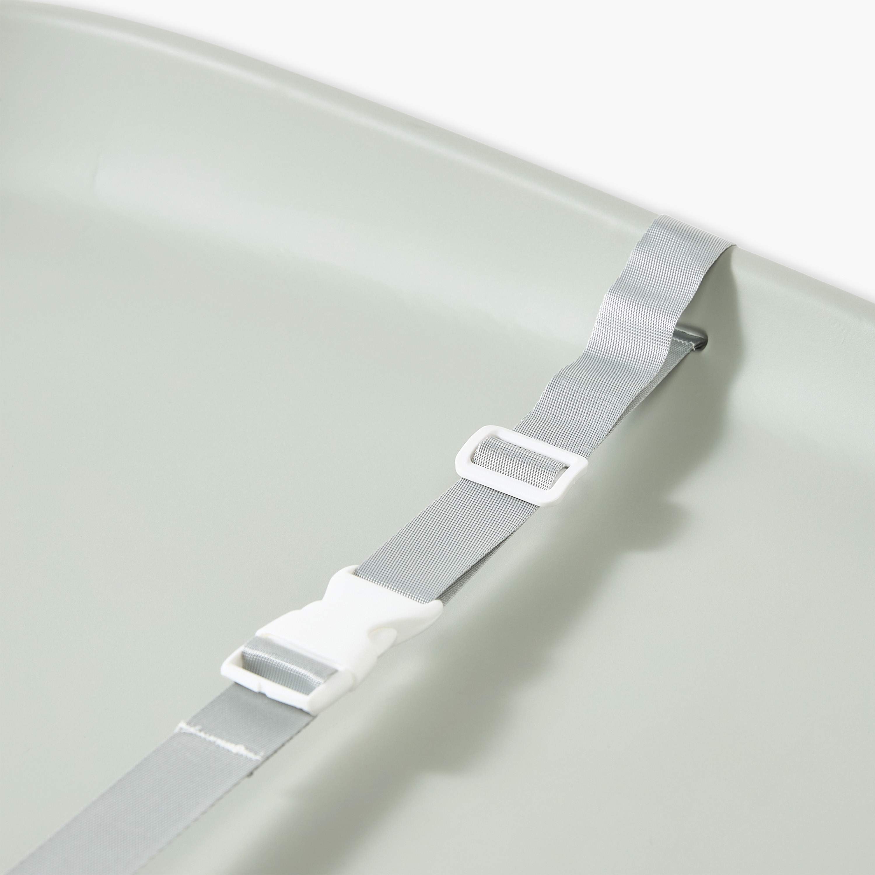 لبادة تغيير للأطفال مع حزام بإبزيم من جيجلز-baby-nursery-furniture-changingtables-image-1