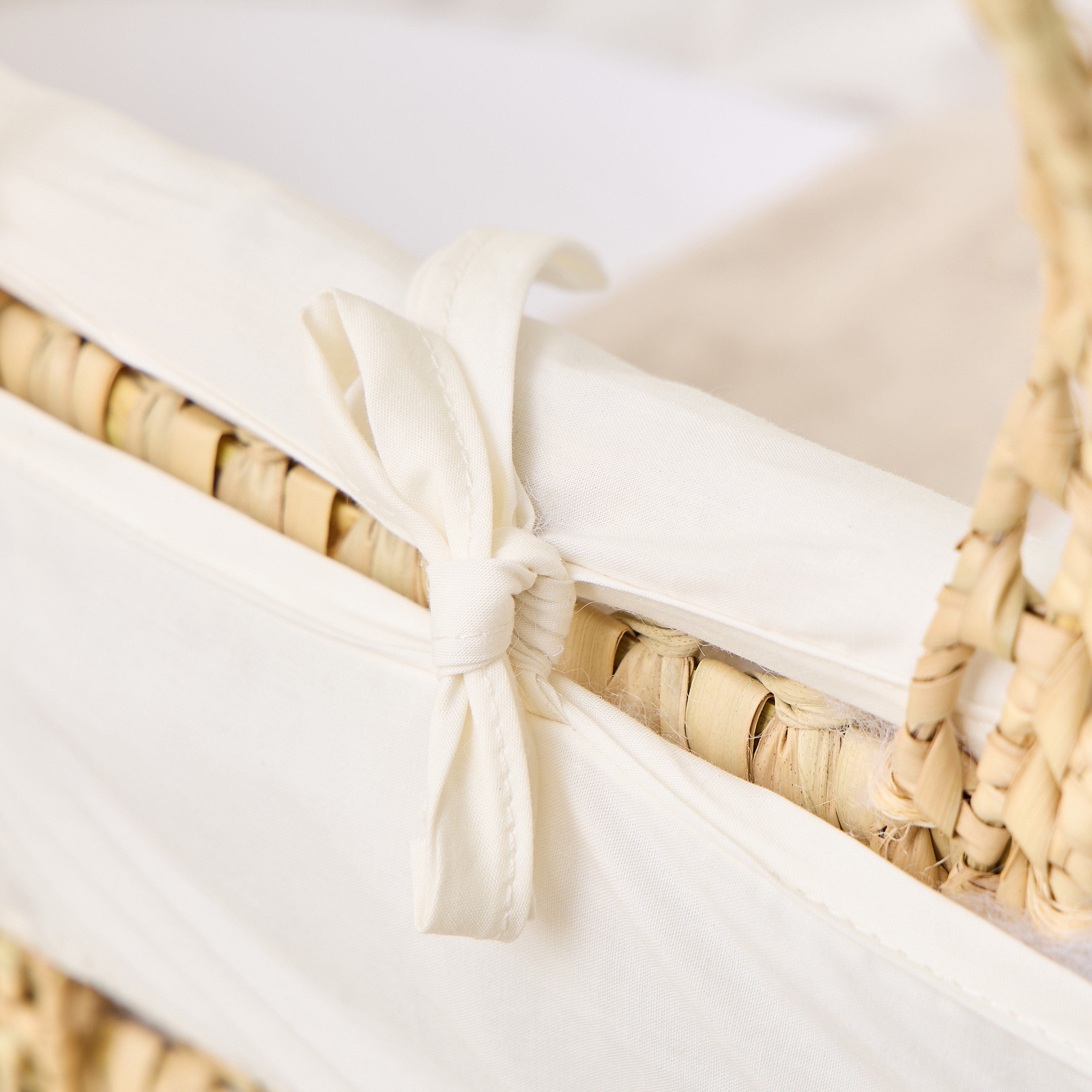 سلة موسى مع مظلة من جونيورز-baby-nursery-furniture-mosesbaskets-image-11