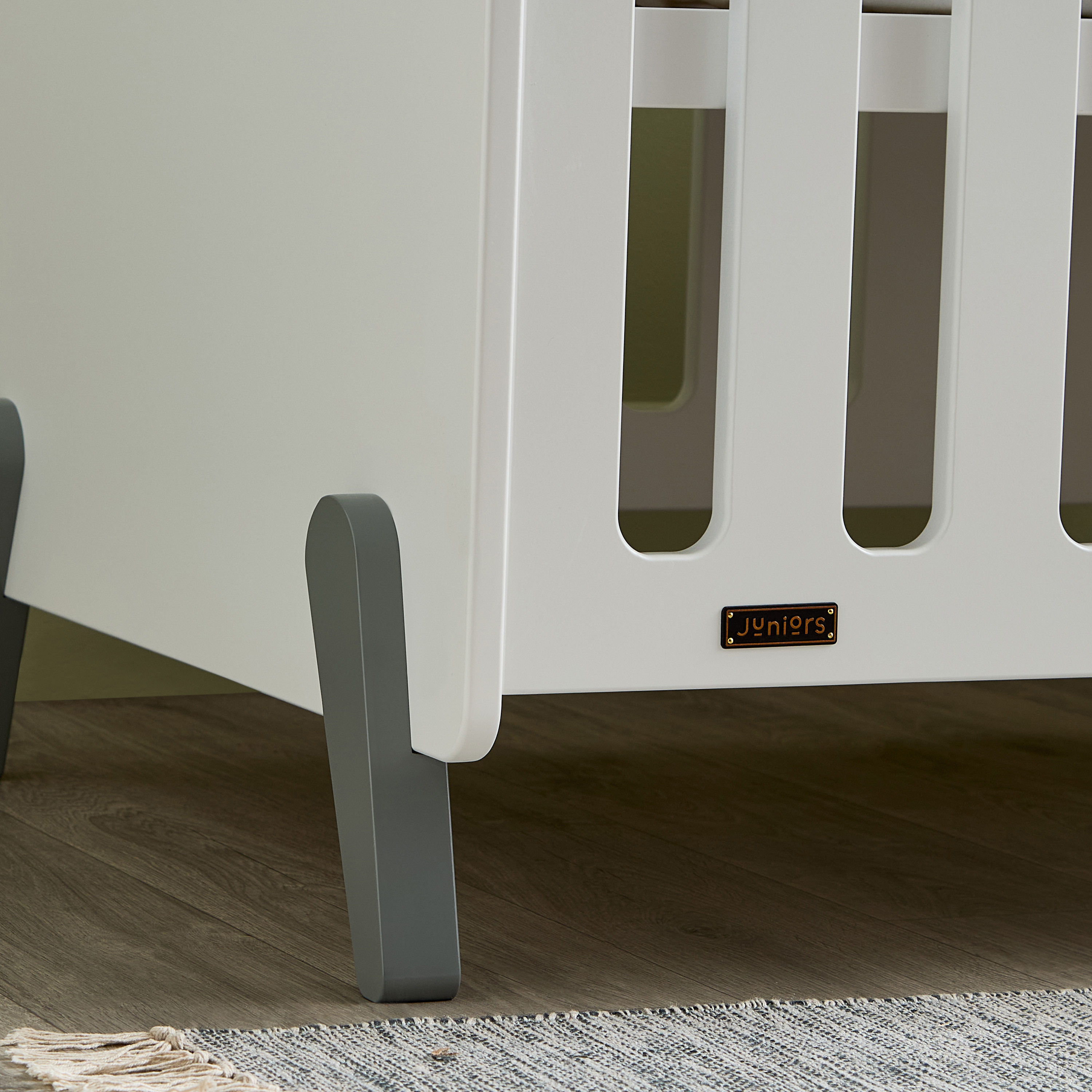 سرير أطفال قابل للتحويل 2 في 1 ماتي من جيجلز-baby-nursery-furniture-cribsandbeds-babycribs-image-4